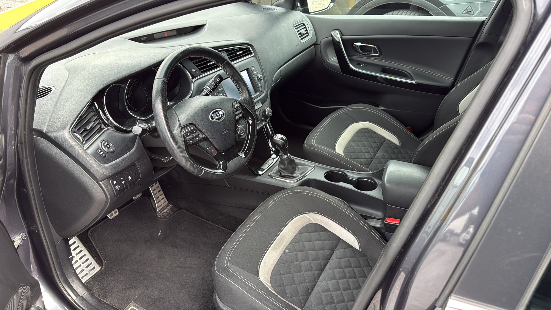 KIA Cee'd 1.0 T-GDi Swiss Champion-image-2