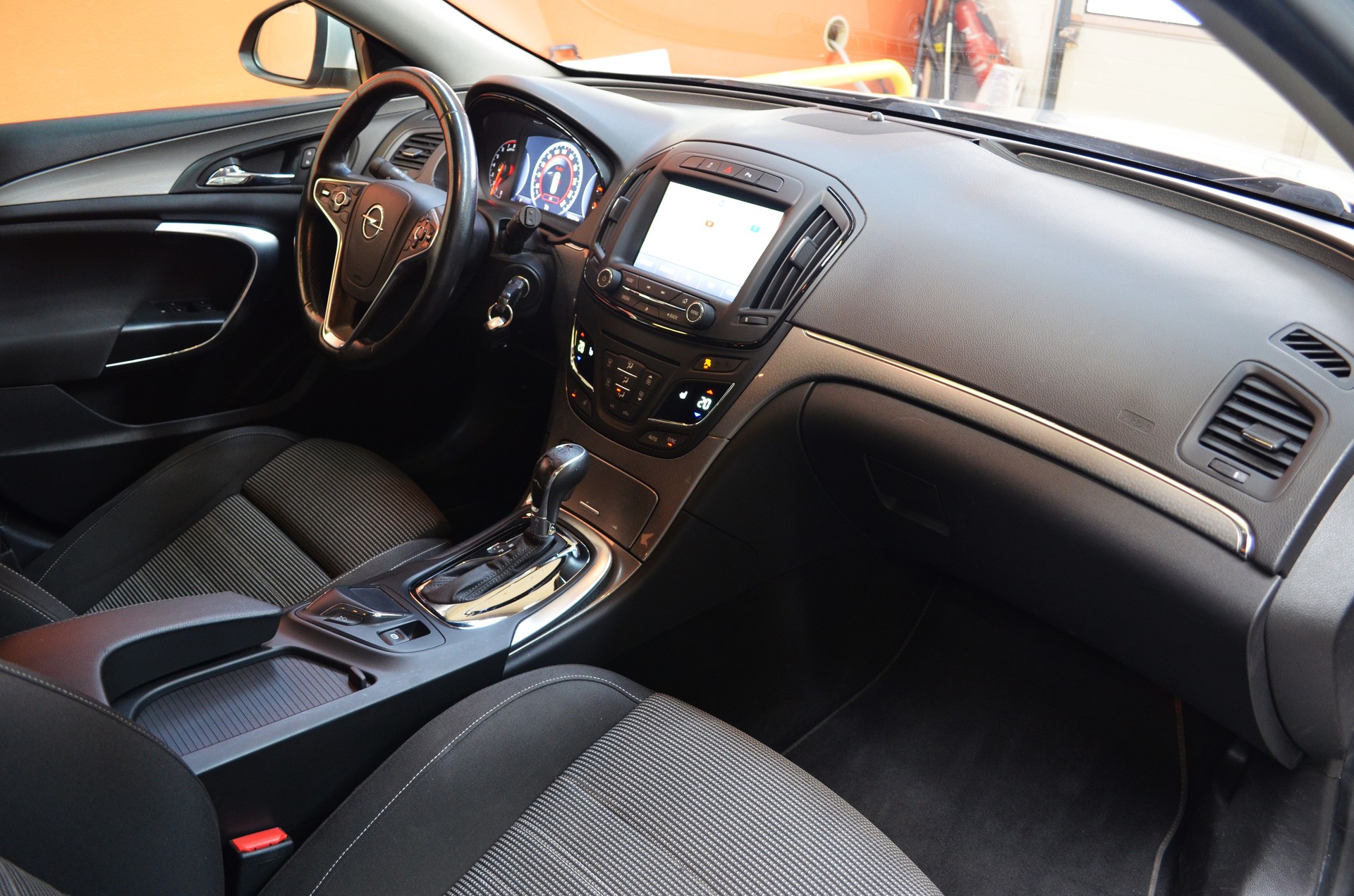OPEL Insignia Sports Tourer 1.6 Turbo Edition Automatic-image-8