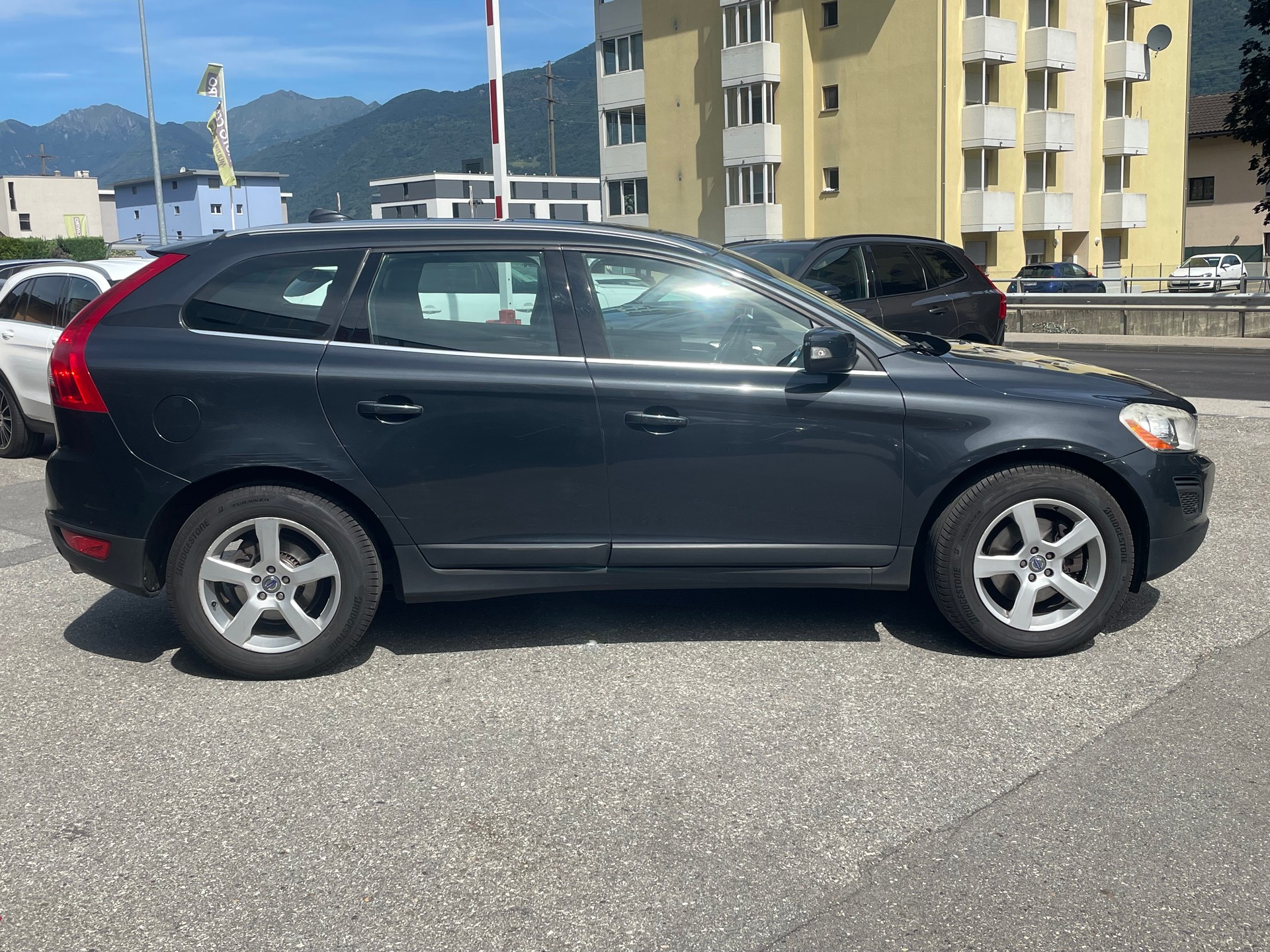 VOLVO XC60 D4 AWD Summum Geartronic-image-11