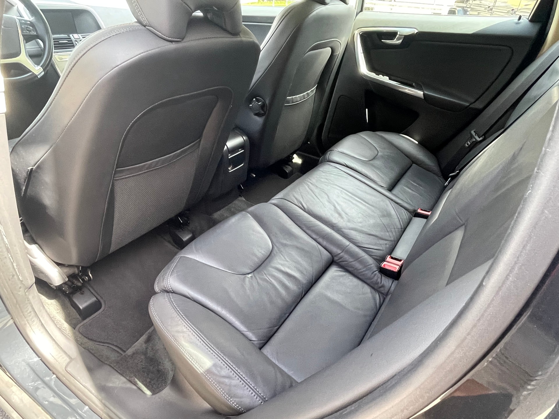 VOLVO XC60 D4 AWD Summum Geartronic-image-5