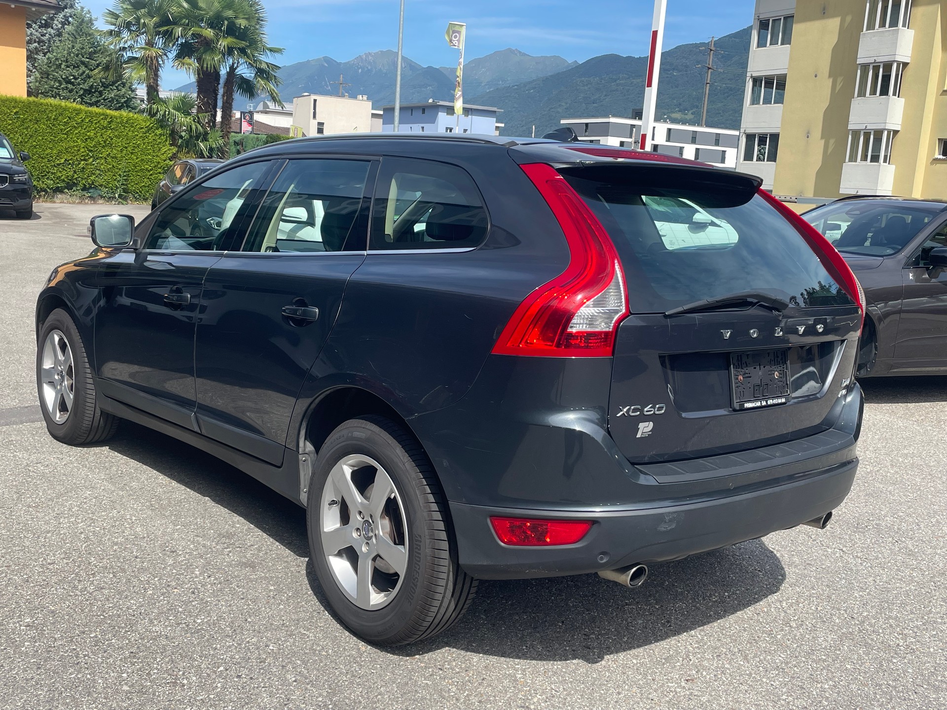 VOLVO XC60 D4 AWD Summum Geartronic-image-8