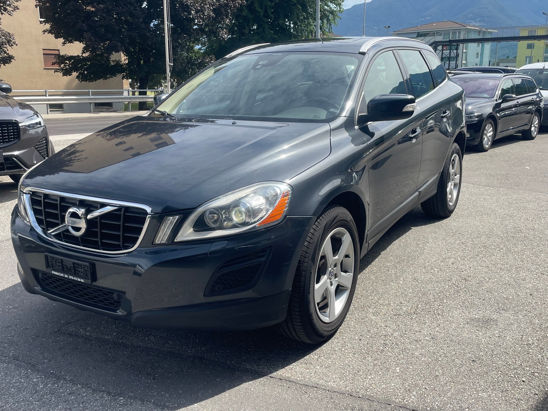 VOLVO XC60 D4 AWD Summum Geartronic-image-1