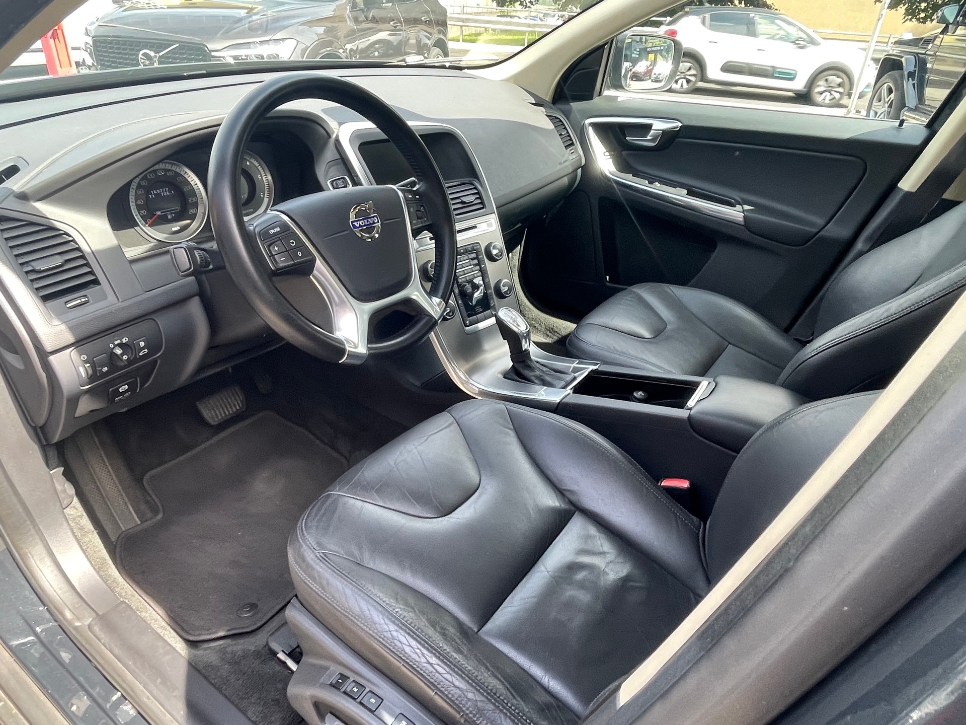 VOLVO XC60 D4 AWD Summum Geartronic-image-2