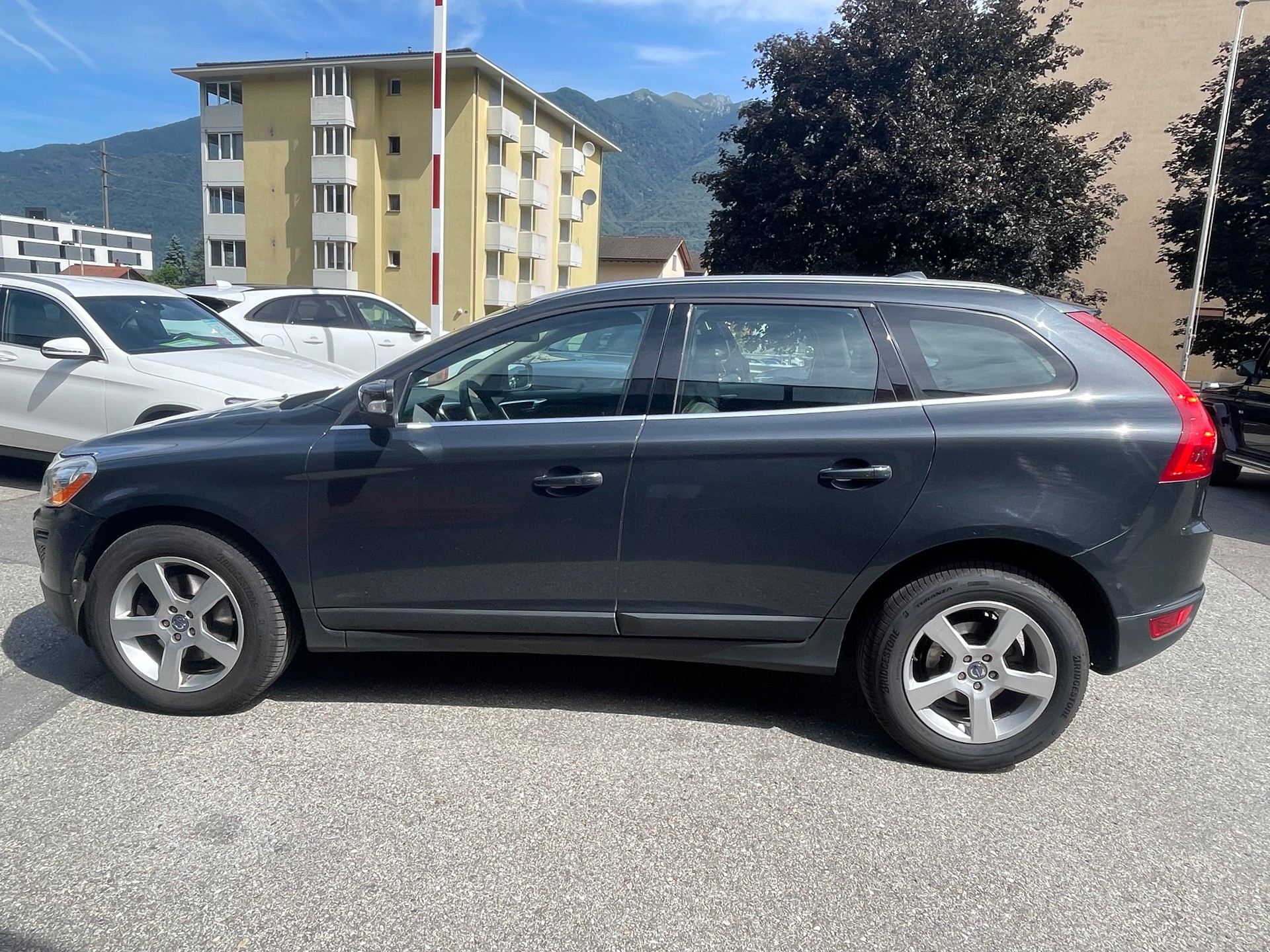 VOLVO XC60 D4 AWD Summum Geartronic-image-7