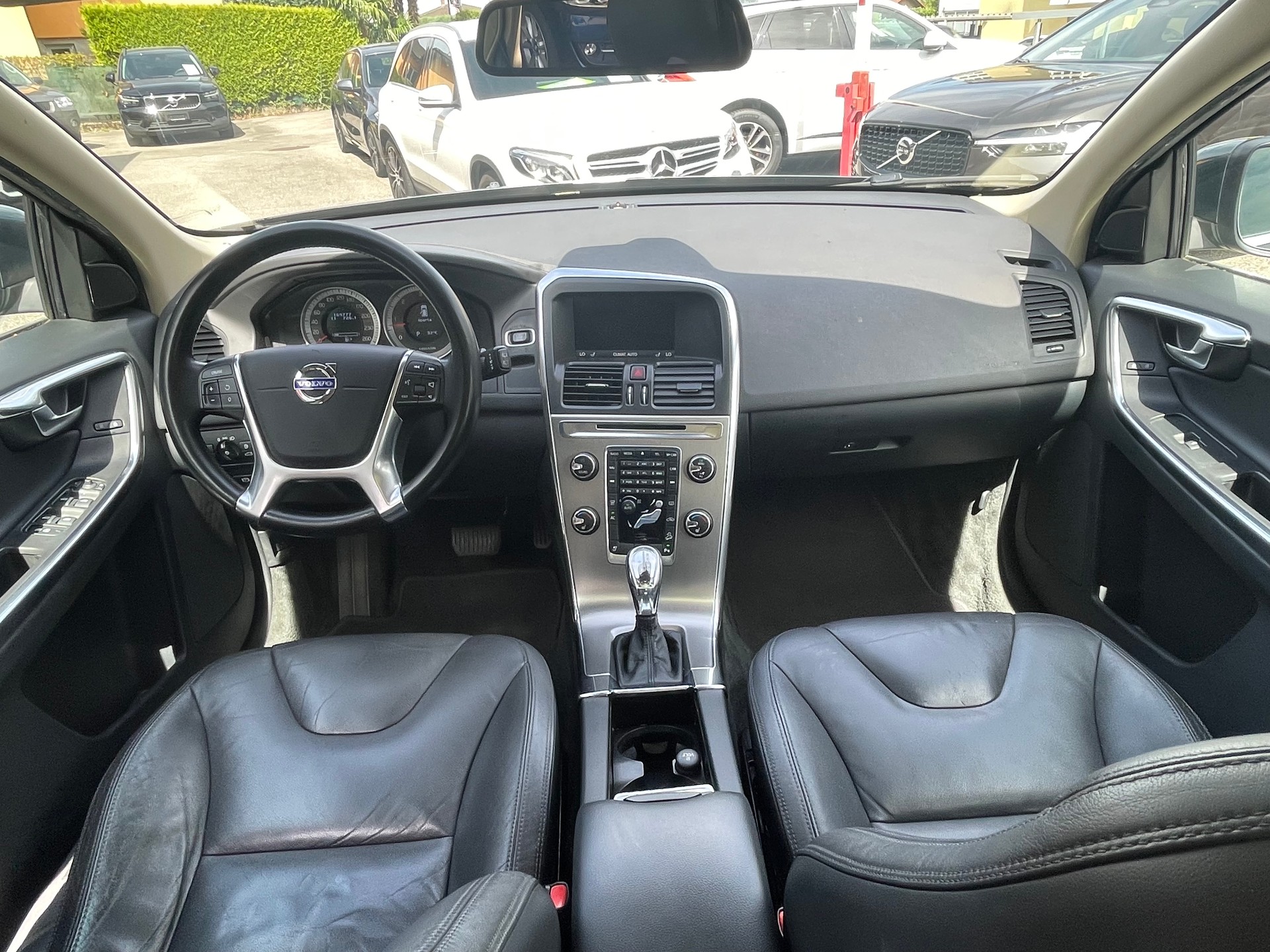 VOLVO XC60 D4 AWD Summum Geartronic-image-6