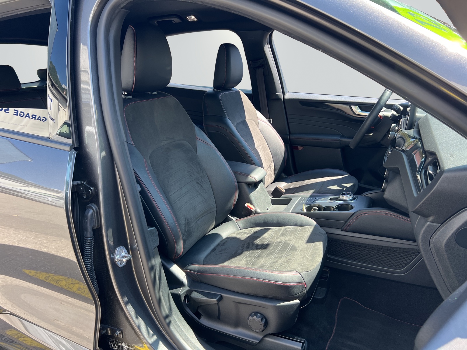 FORD Kuga 2.5 Hybrid ST-Line X 4x4-image-11