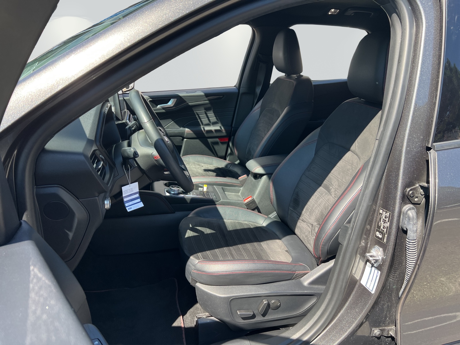 FORD Kuga 2.5 Hybrid ST-Line X 4x4-image-4