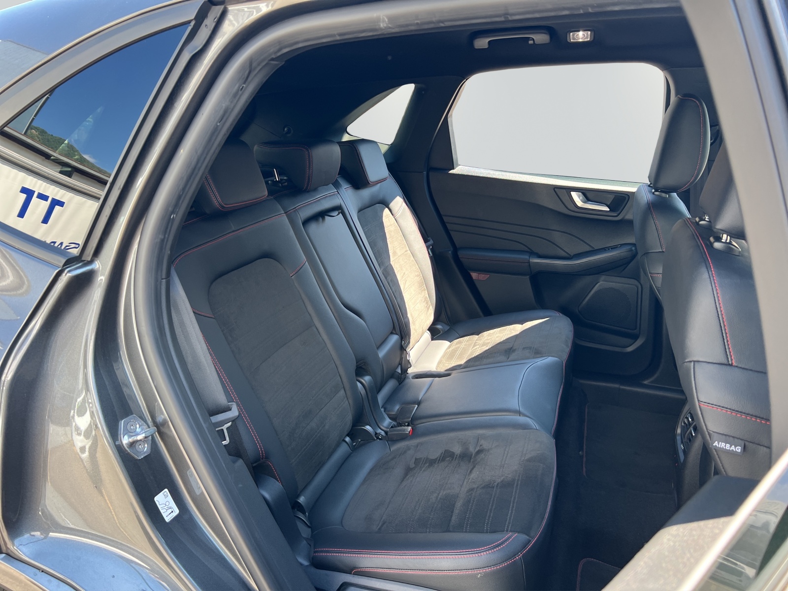FORD Kuga 2.5 Hybrid ST-Line X 4x4-image-12