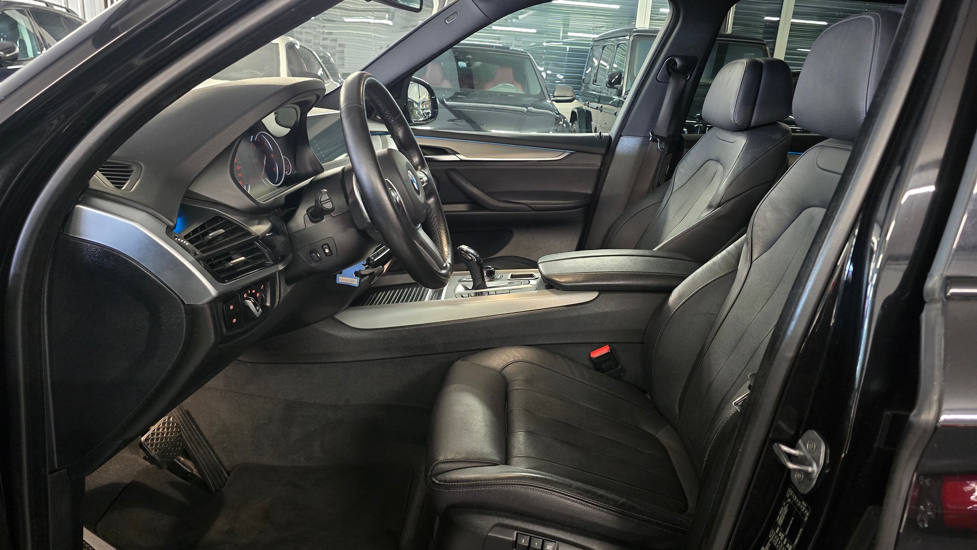 BMW X5 xDrive 40d Pure M Sport Plus Steptronic-image-15