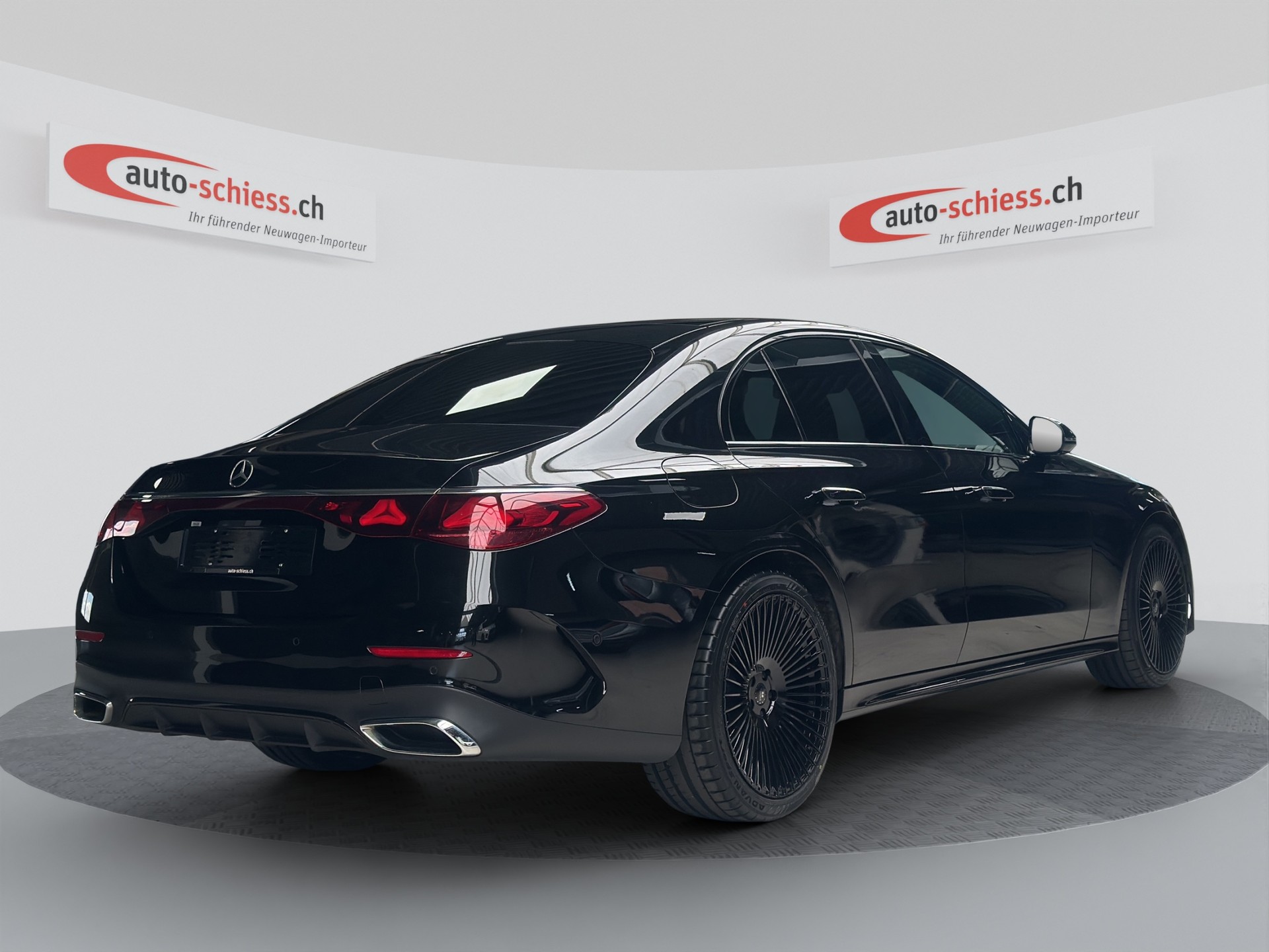 MERCEDES-BENZ E 220 d AMG Line Night 9G-Tronic-image-4