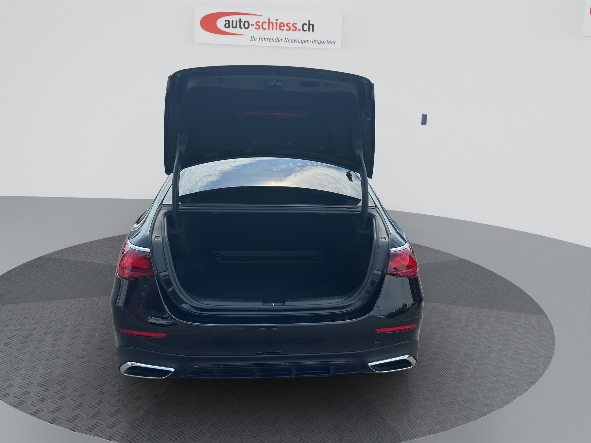 MERCEDES-BENZ E 220 d AMG Night 9G-Tronic-image-4