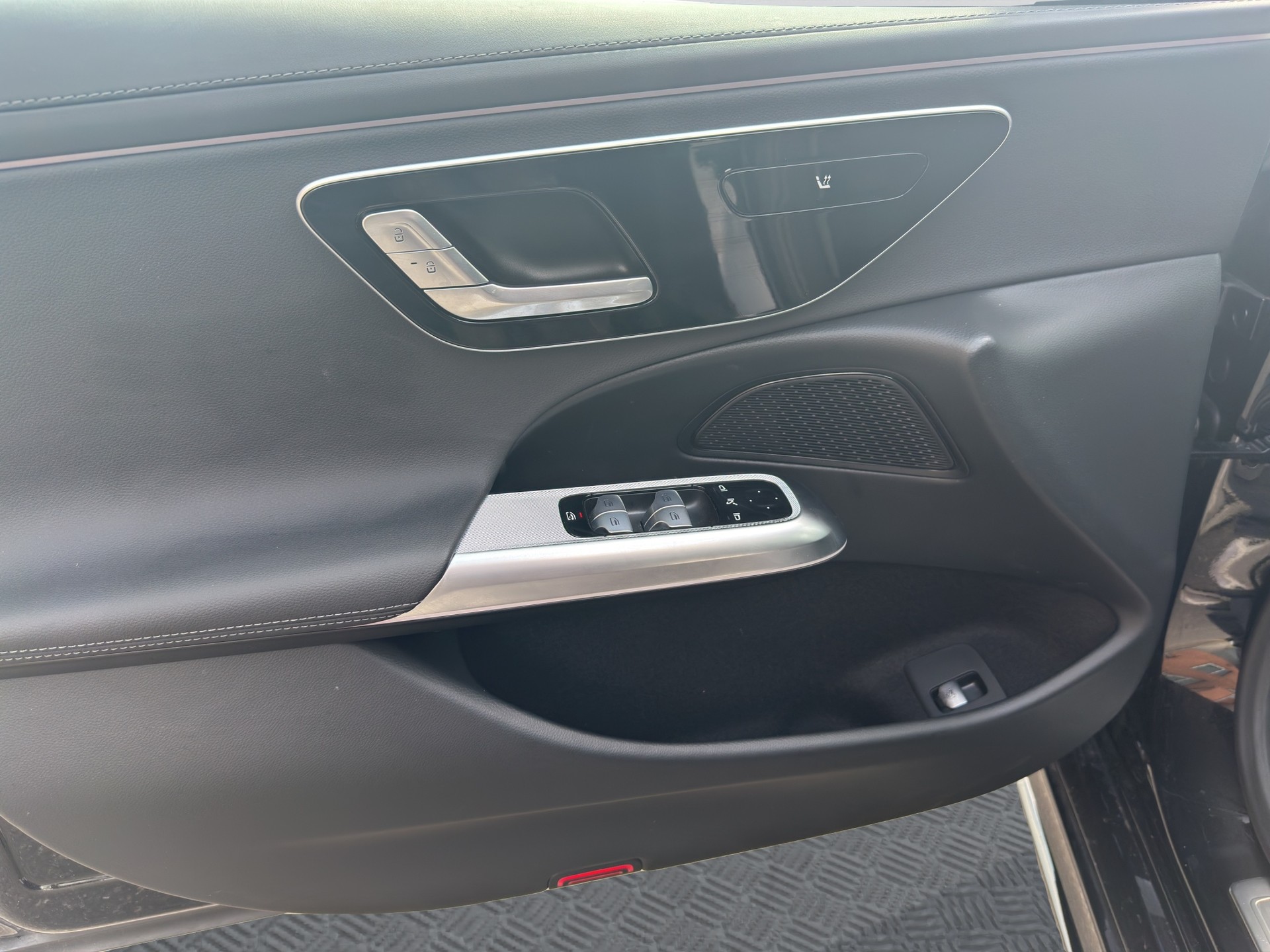 MERCEDES-BENZ E 220 d AMG Night 9G-Tronic-image-9
