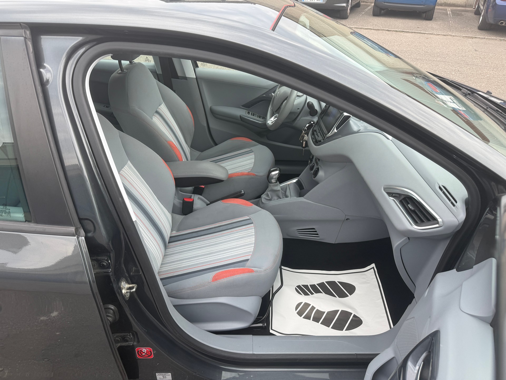 PEUGEOT 208 1.2 VTI Active-image-6