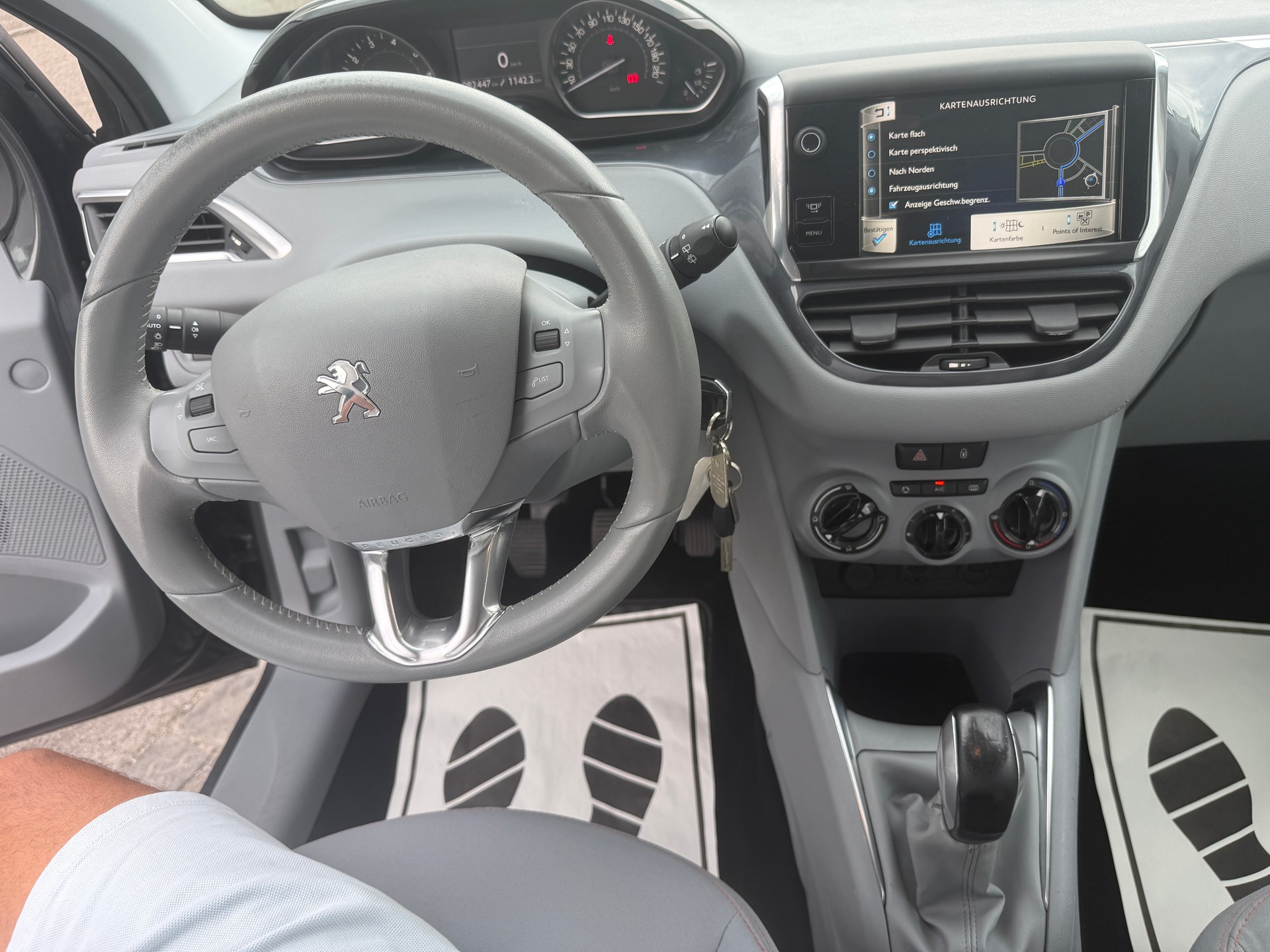 PEUGEOT 208 1.2 VTI Active-image-8