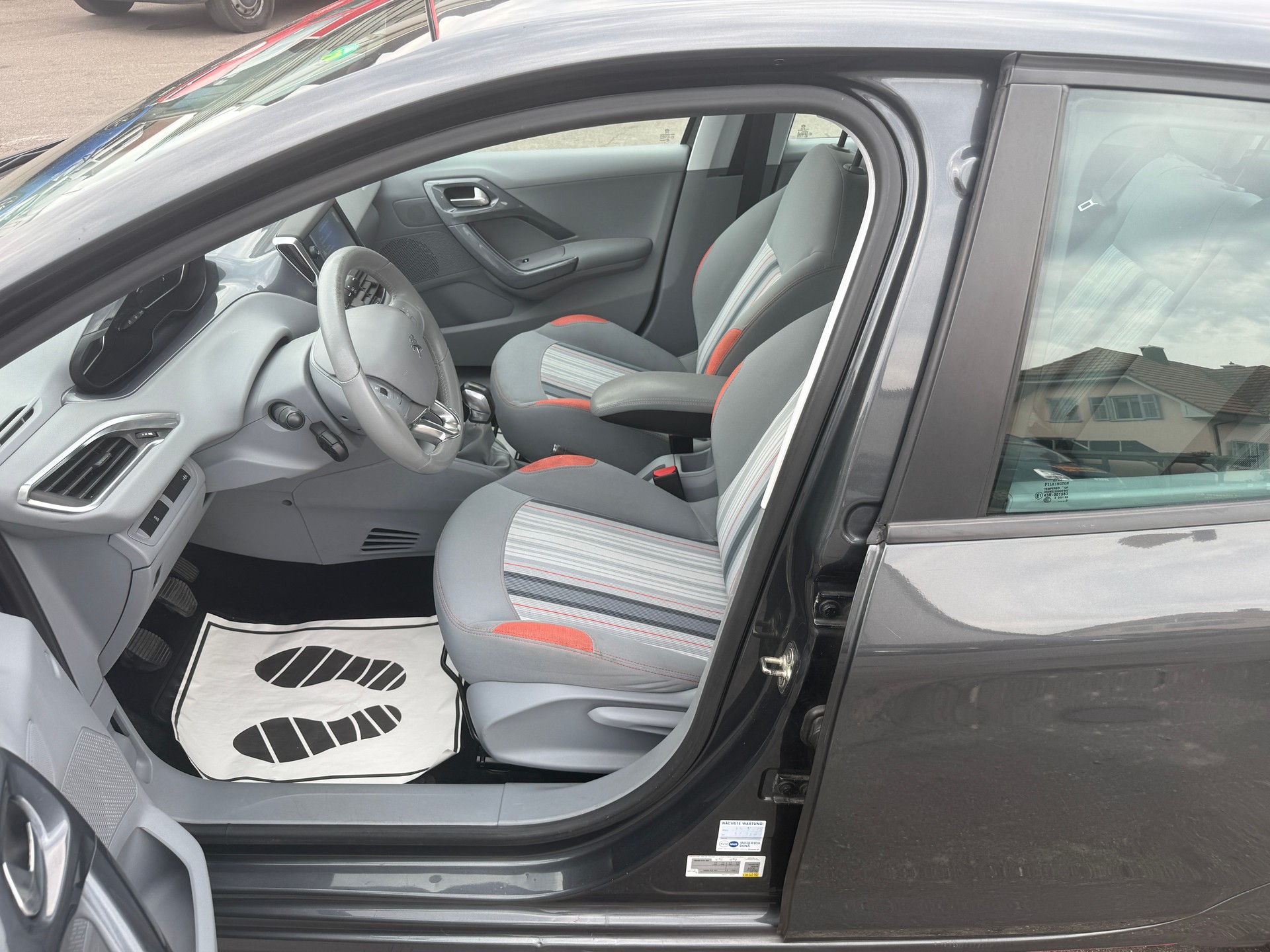 PEUGEOT 208 1.2 VTI Active-image-5