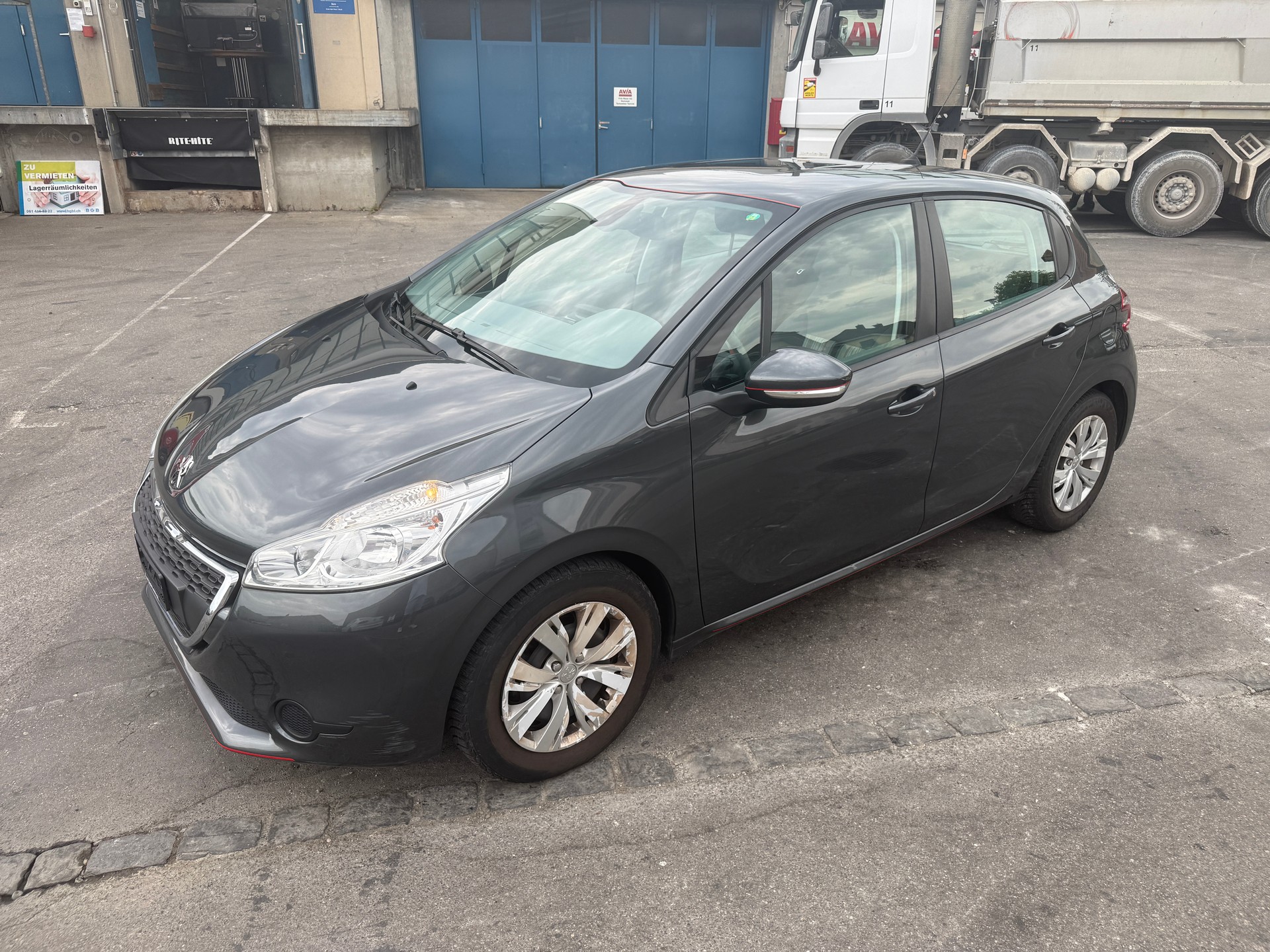 PEUGEOT 208 1.2 VTI Active-image-1