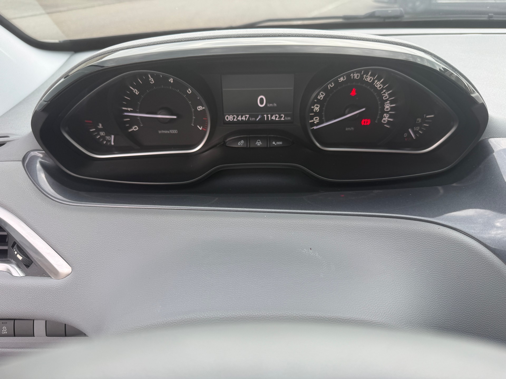 PEUGEOT 208 1.2 VTI Active-image-9