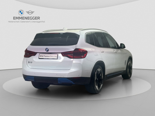 BMW iX3 Impressive-showroom-element-3