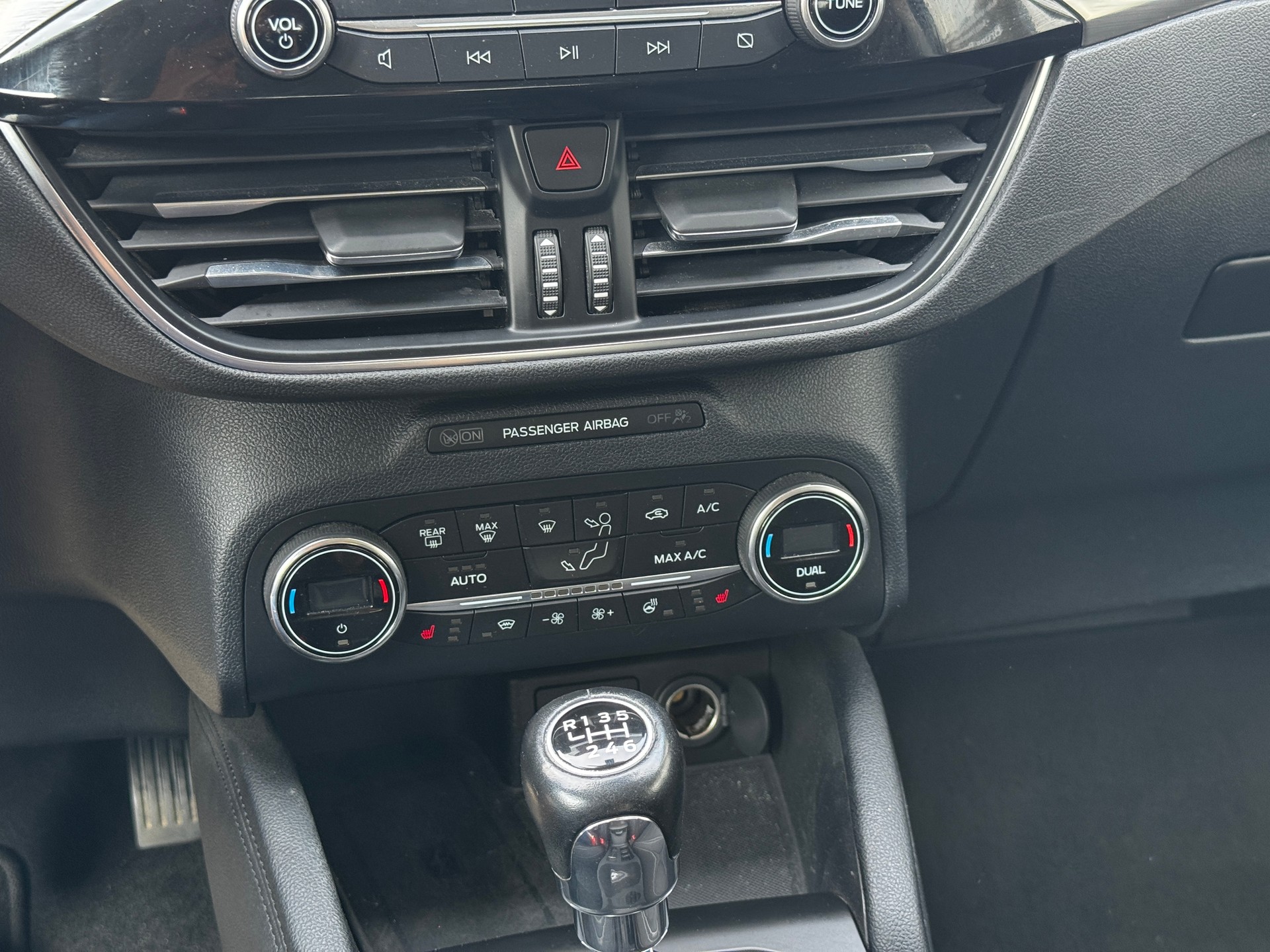 FORD Kuga 2.0 EcoBlue Hybrid Titanium 2WD-image-13