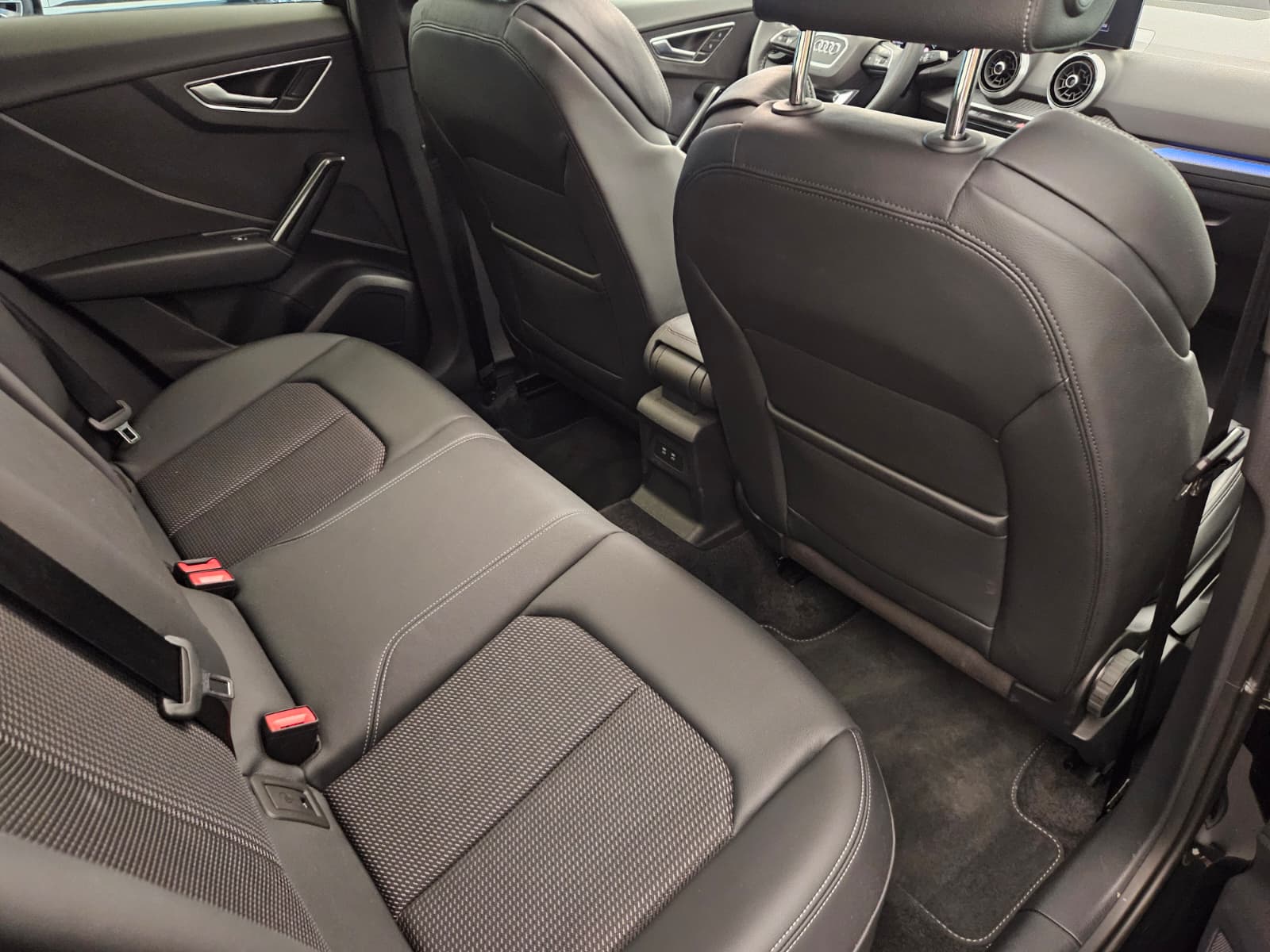 AUDI Q2 35 TFSI S line S-tronic-image-13