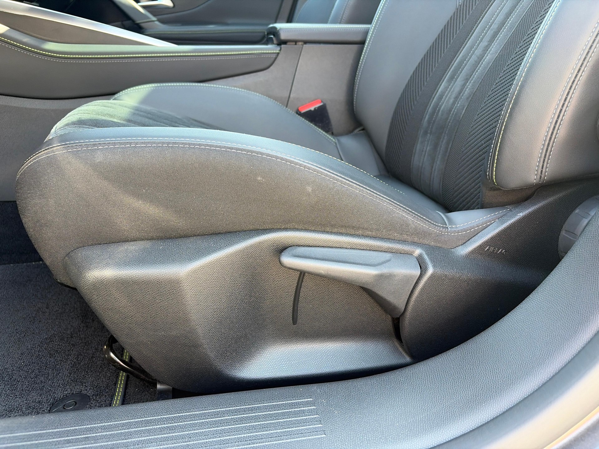 PEUGEOT 308 SW 1.2 Hybrid GT-image-11
