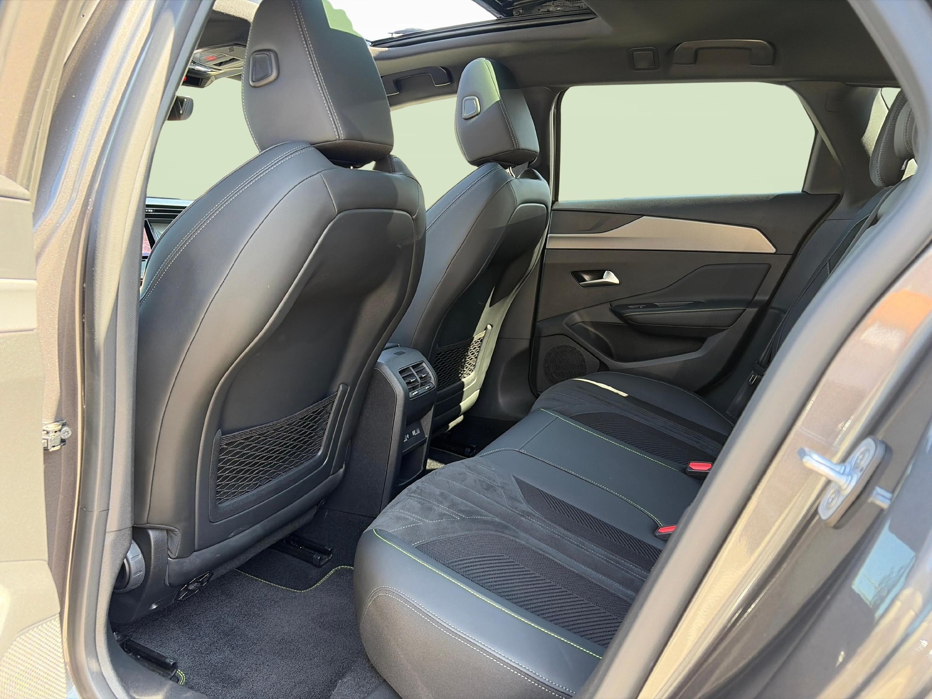 PEUGEOT 308 SW 1.2 Hybrid GT-image-12