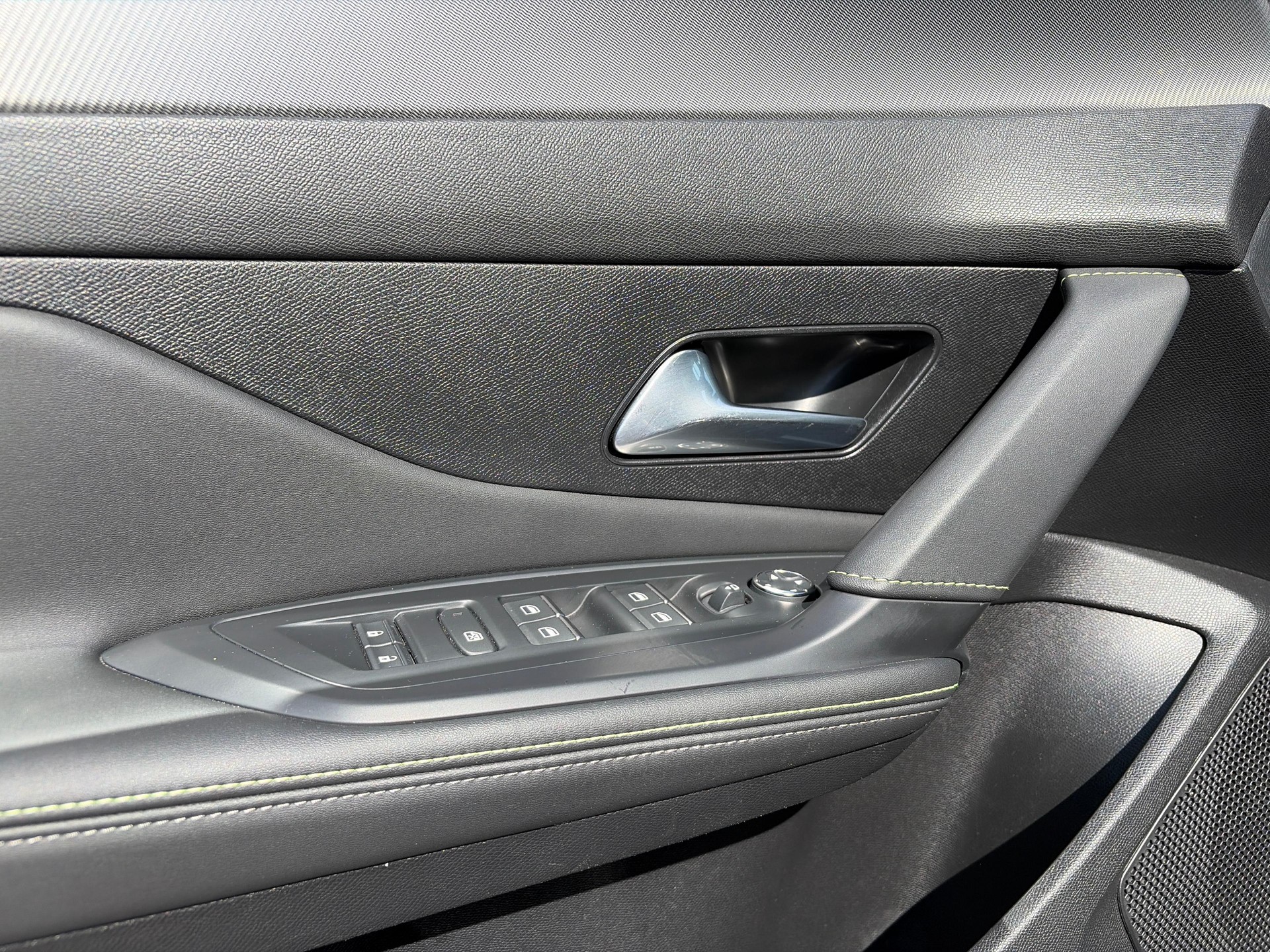 PEUGEOT 308 SW 1.2 Hybrid GT-image-9