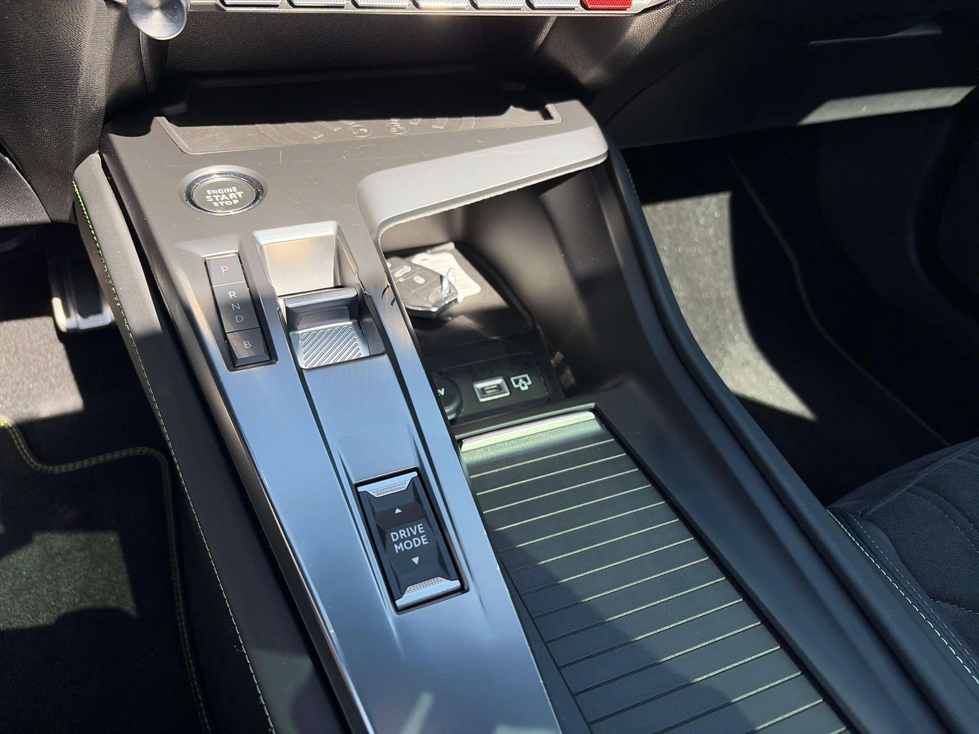 PEUGEOT 308 SW 1.2 Hybrid GT-image-17