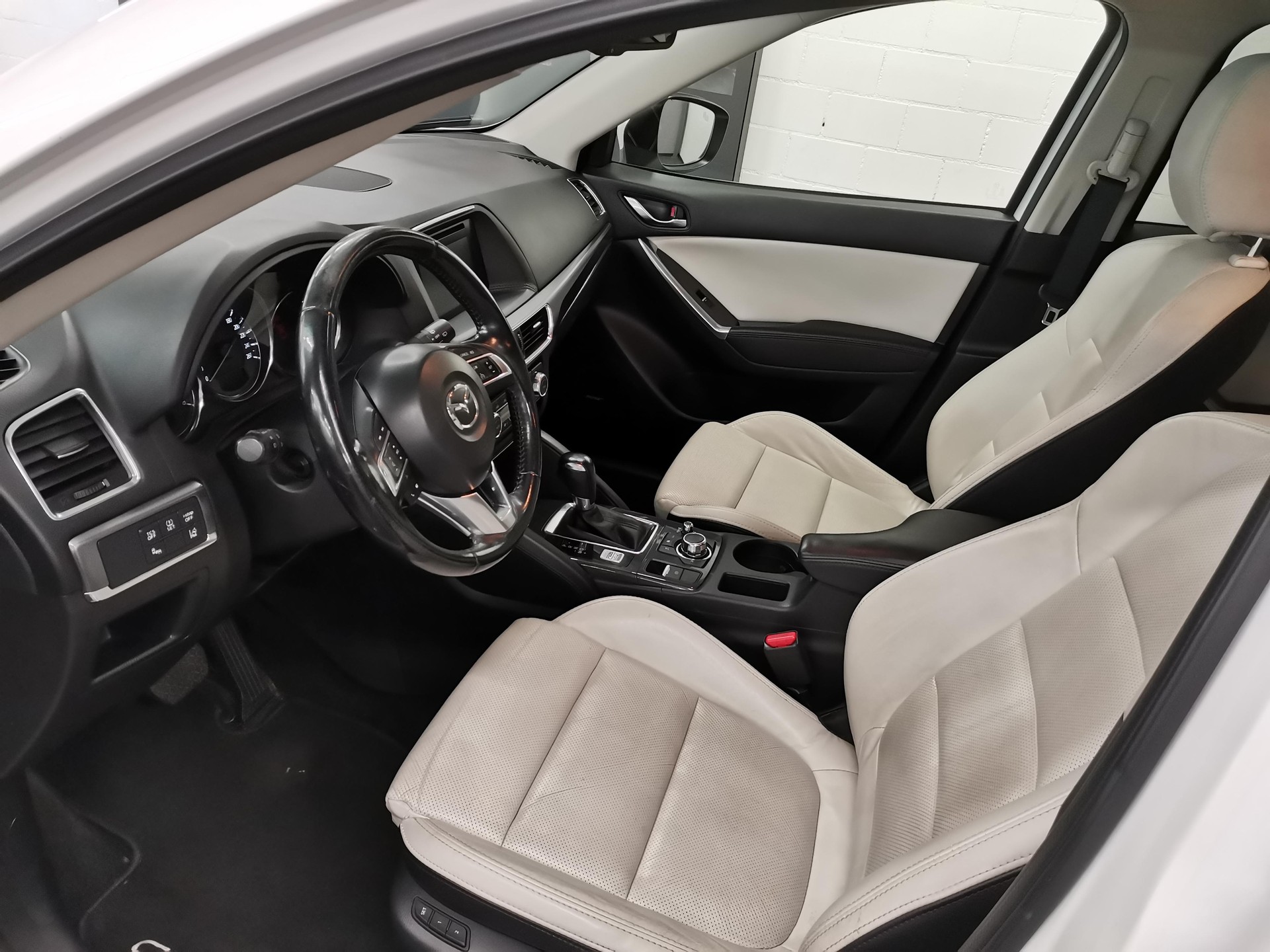MAZDA CX-5 2.0 Revolution AWD-image-6