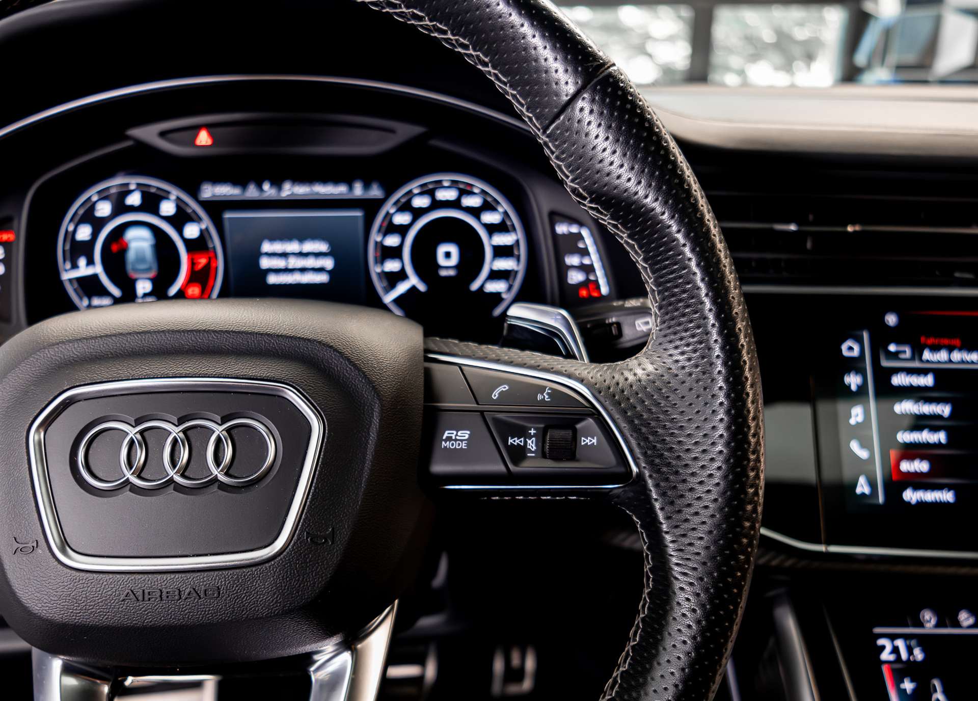 AUDI RSQ8 quattro tiptronic-image-9