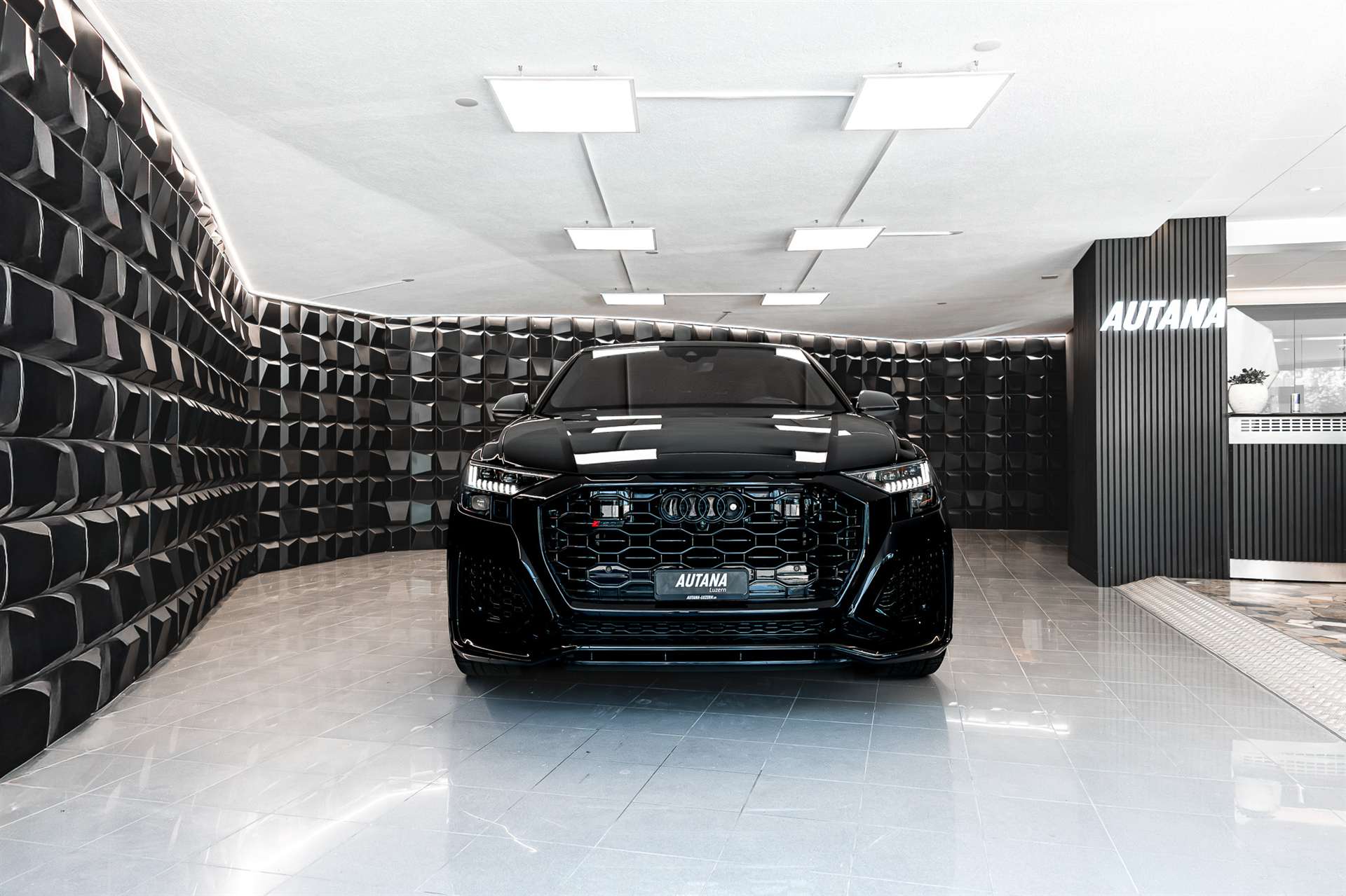 AUDI RSQ8 quattro tiptronic-image-3