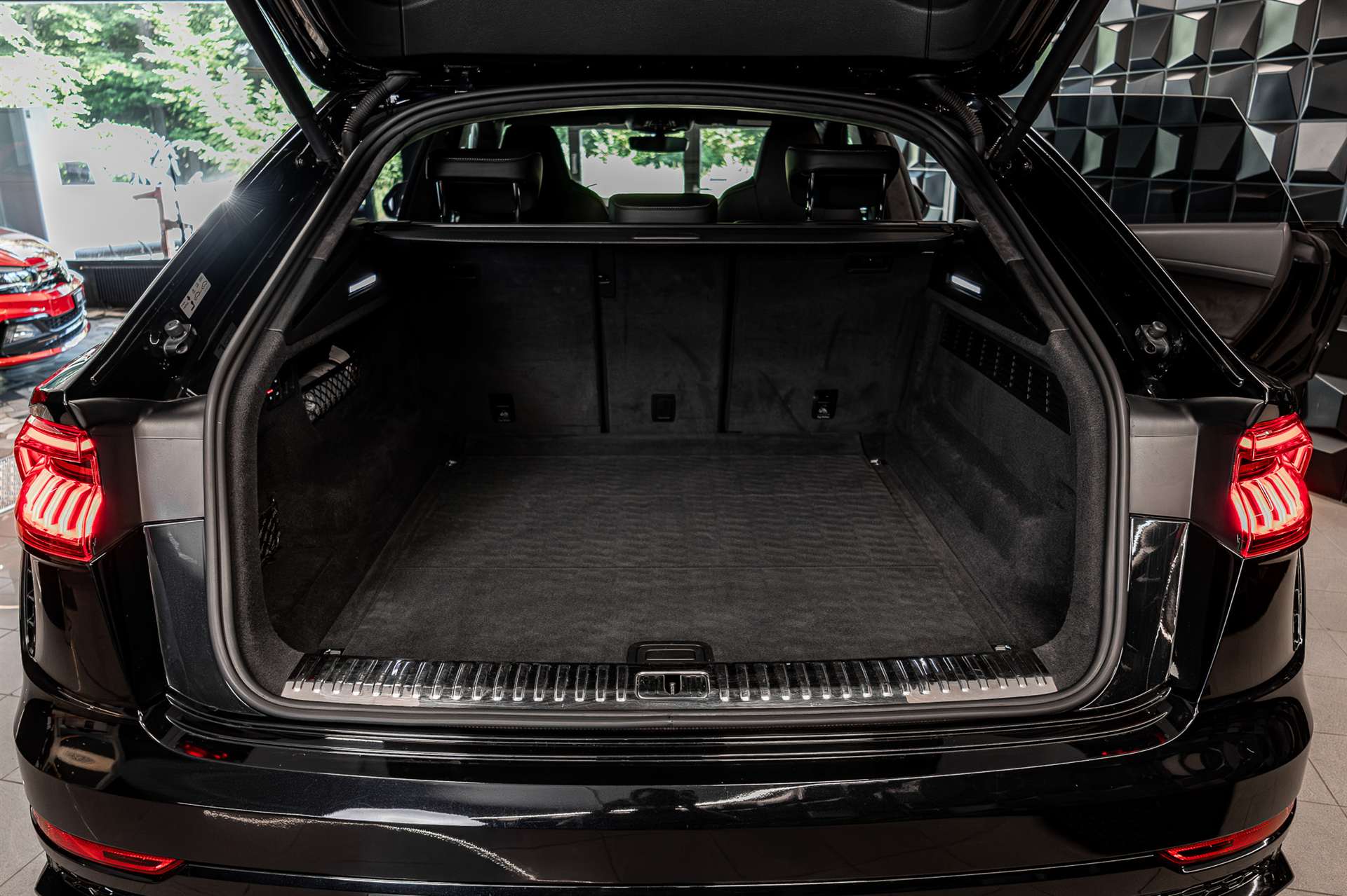 AUDI RSQ8 quattro tiptronic-image-24