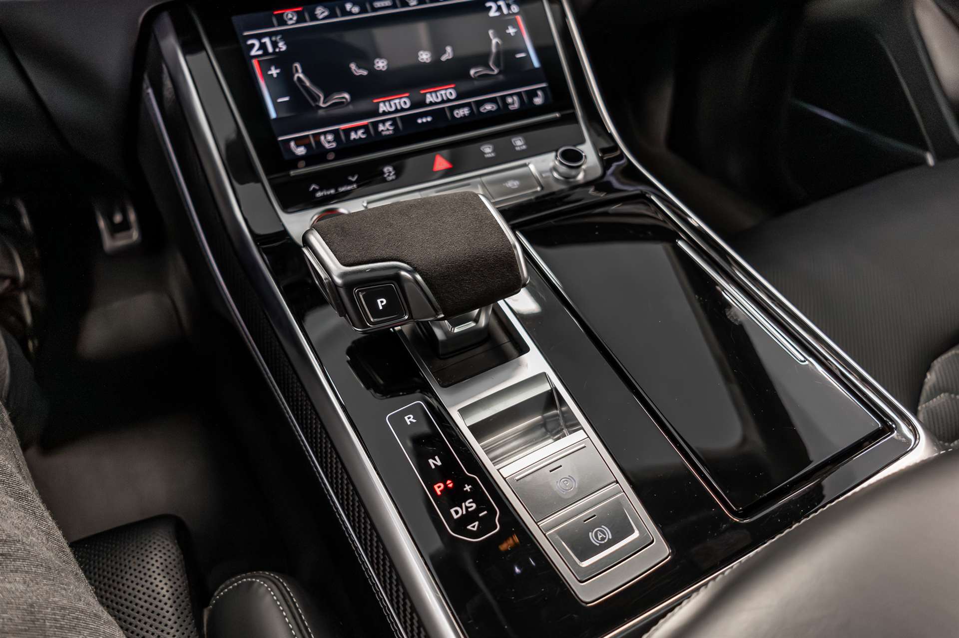AUDI RSQ8 quattro tiptronic-image-21