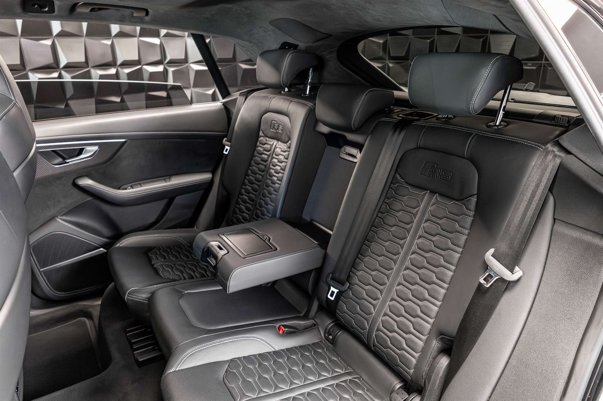 AUDI RSQ8 quattro tiptronic-image-23