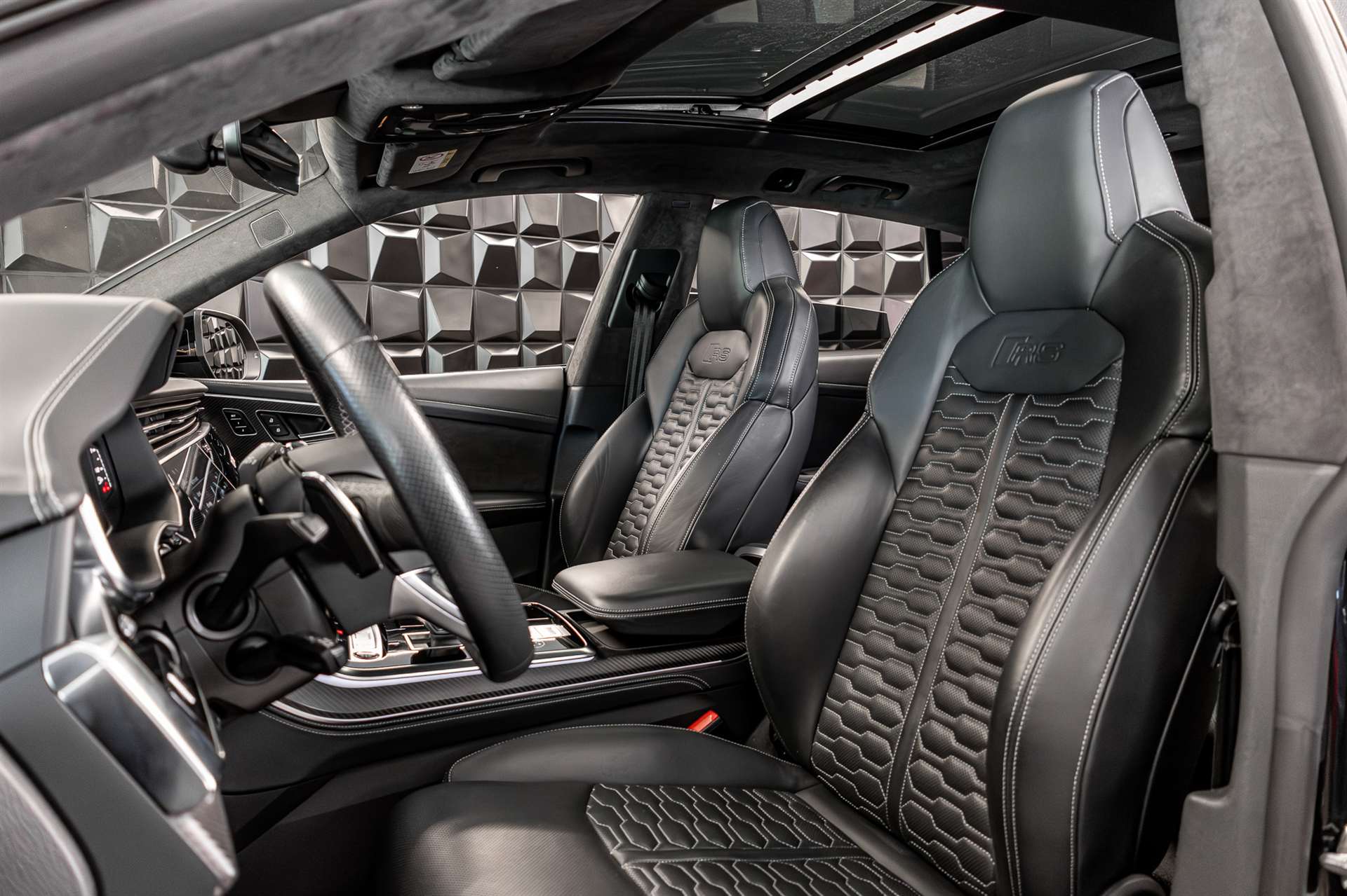 AUDI RSQ8 quattro tiptronic-image-14