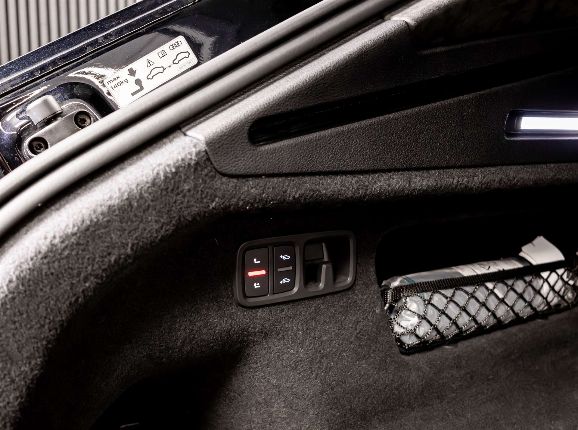 AUDI RSQ8 quattro tiptronic-image-26