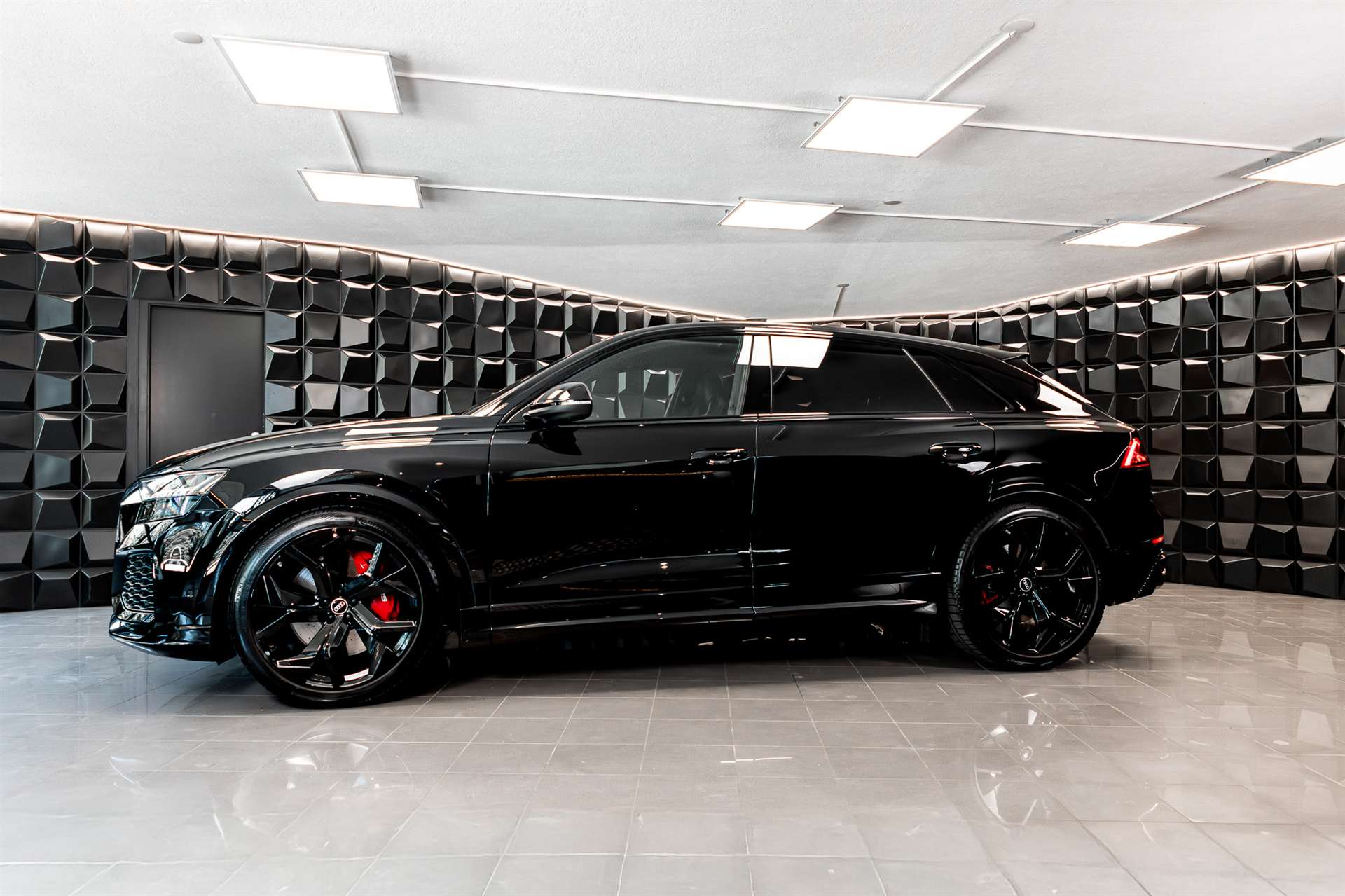 AUDI RSQ8 quattro tiptronic-image-1