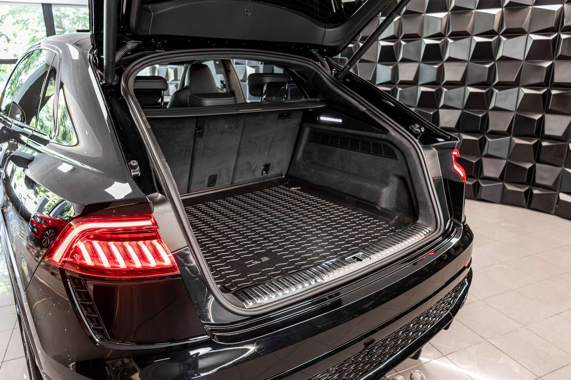 AUDI RSQ8 quattro tiptronic-image-25
