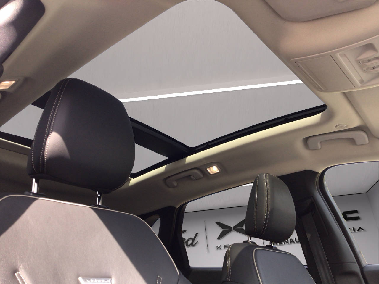 FORD Kuga 2.5 FHEV Vignale 190 PS 4x4-image-13