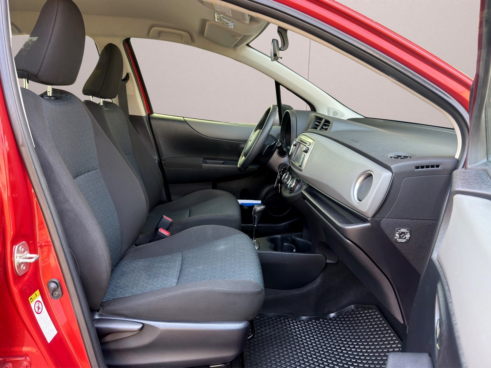 TOYOTA Yaris 1.33 Luna Multidrive-image-11