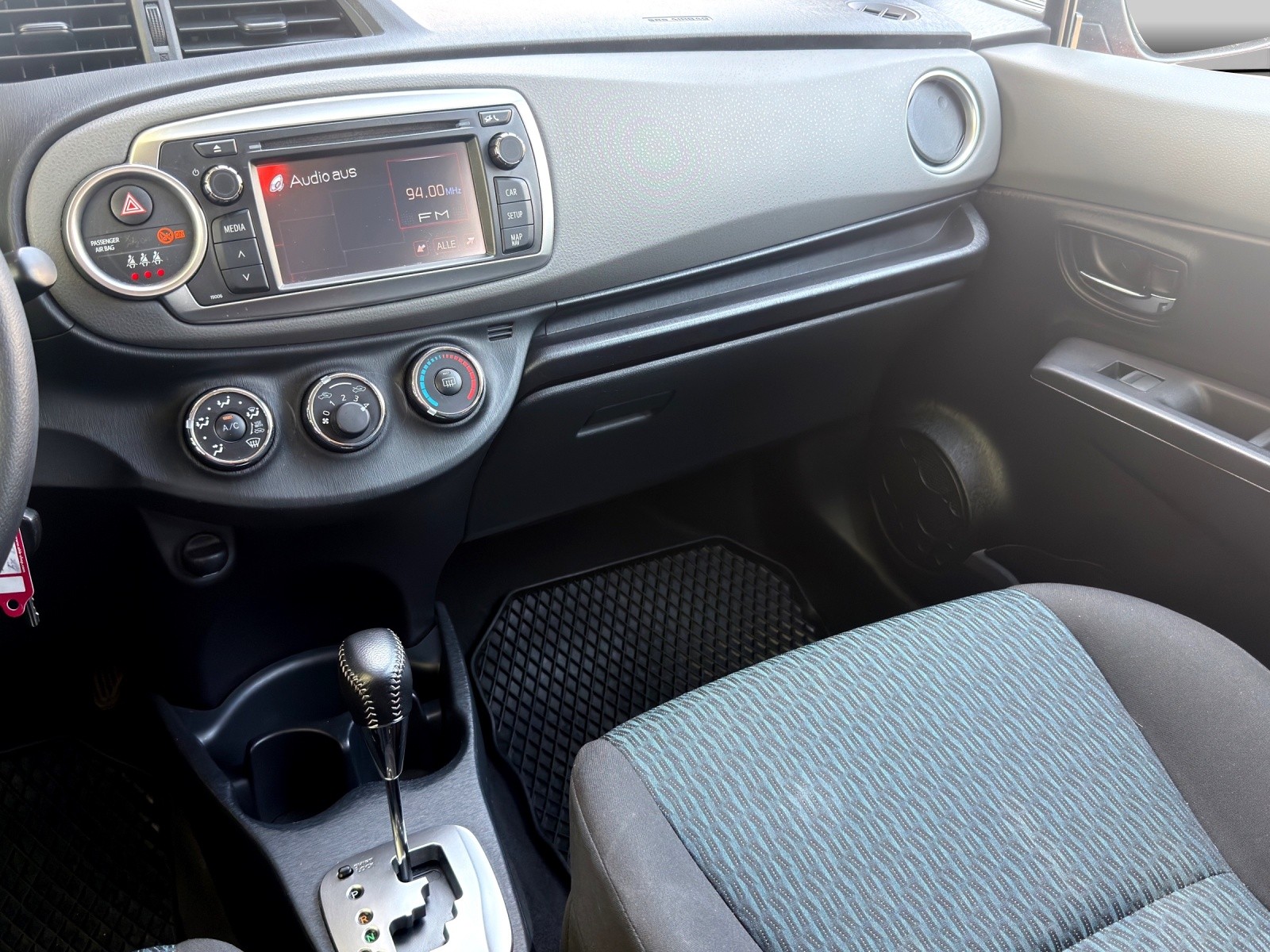 TOYOTA Yaris 1.33 Luna Multidrive-image-15