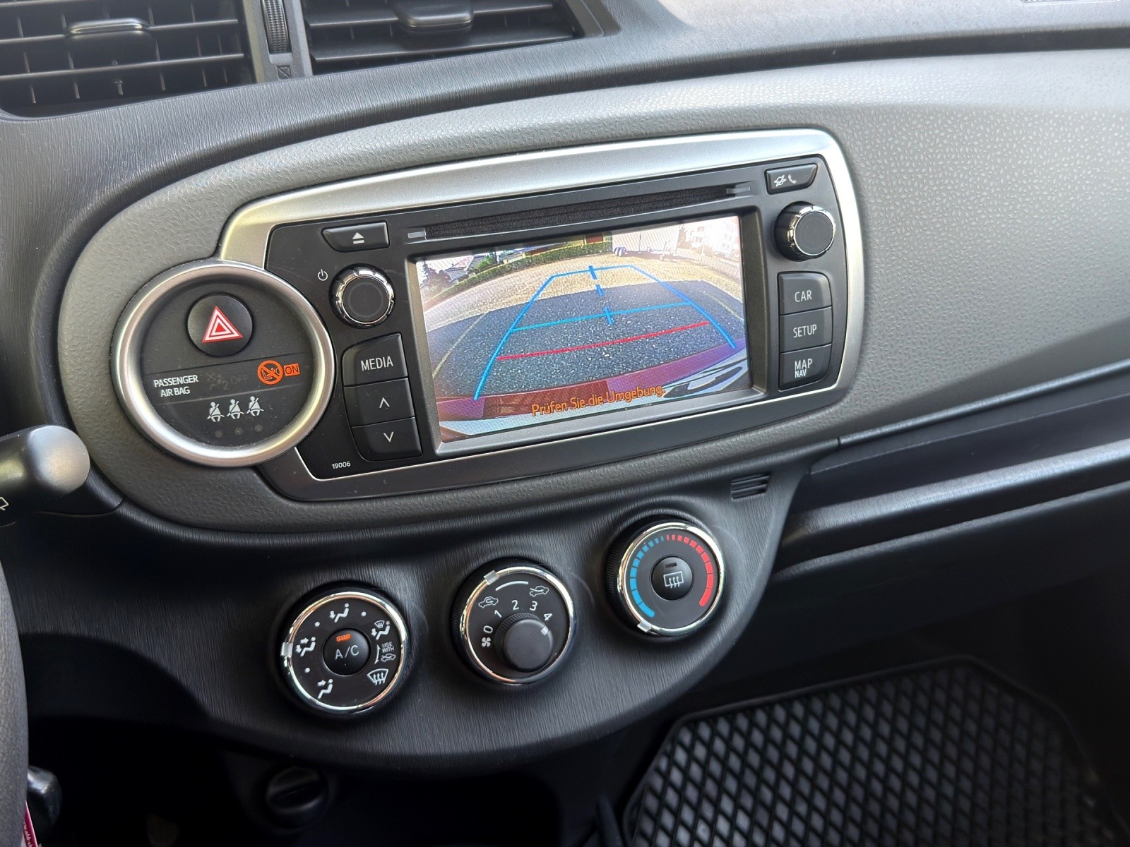 TOYOTA Yaris 1.33 Luna Multidrive-image-18