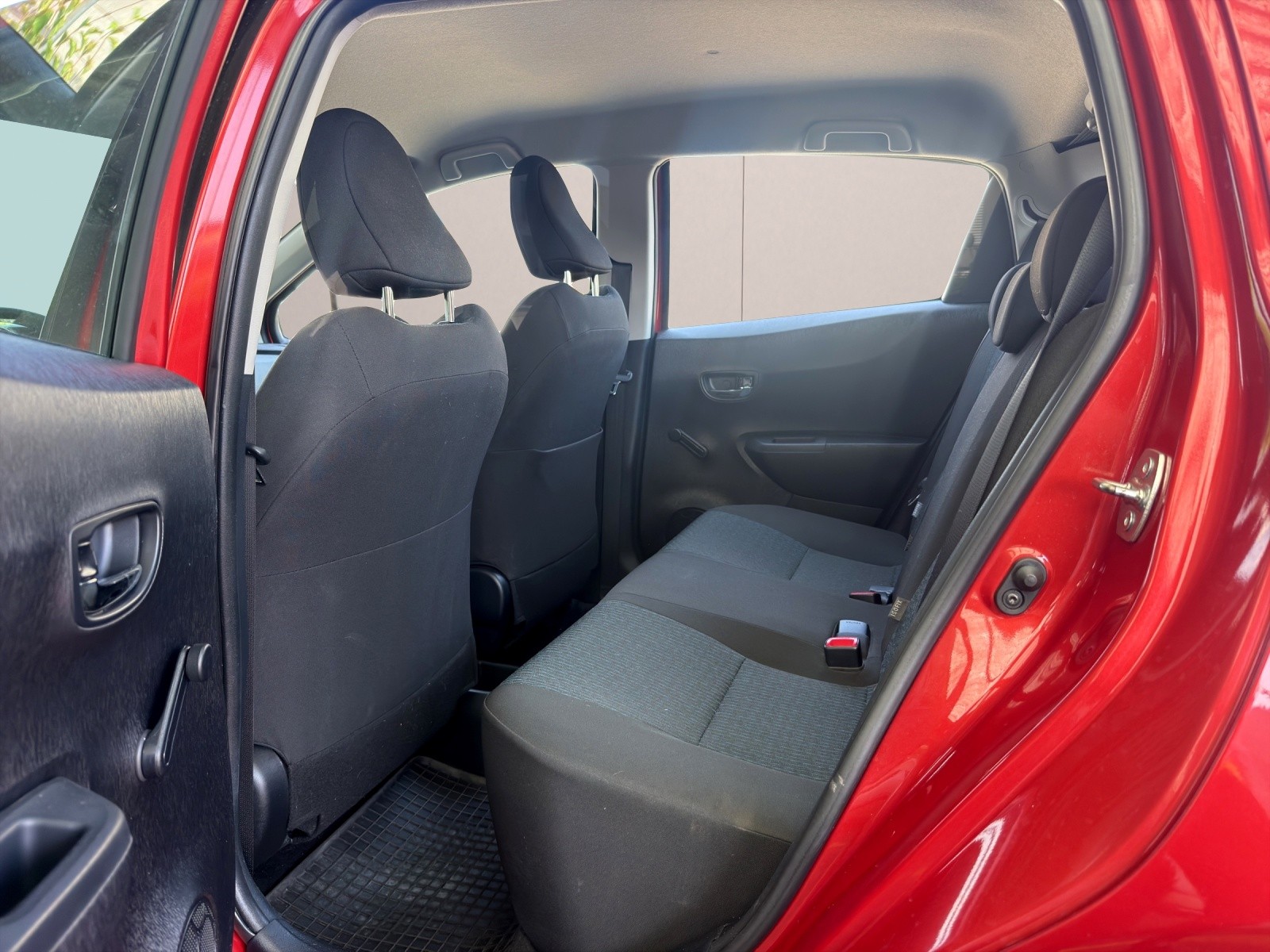 TOYOTA Yaris 1.33 Luna Multidrive-image-10