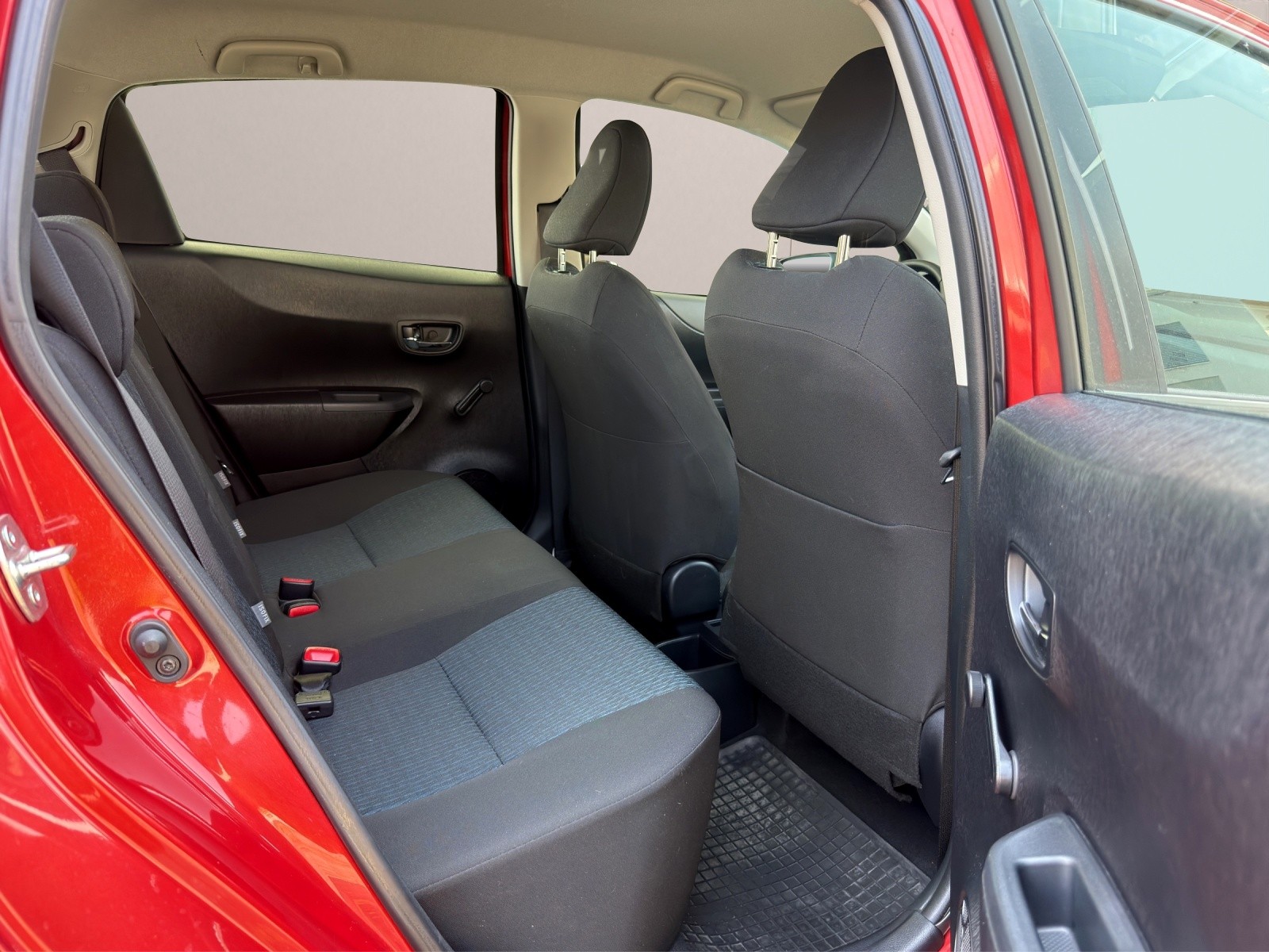 TOYOTA Yaris 1.33 Luna Multidrive-image-12