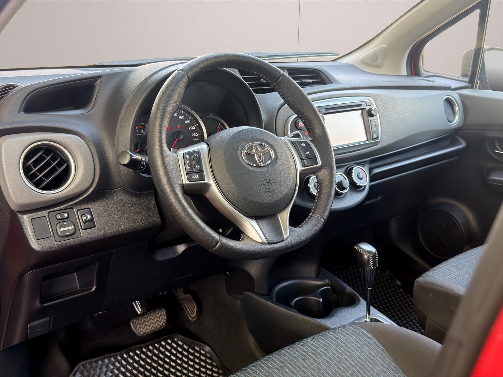 TOYOTA Yaris 1.33 Luna Multidrive-image-8