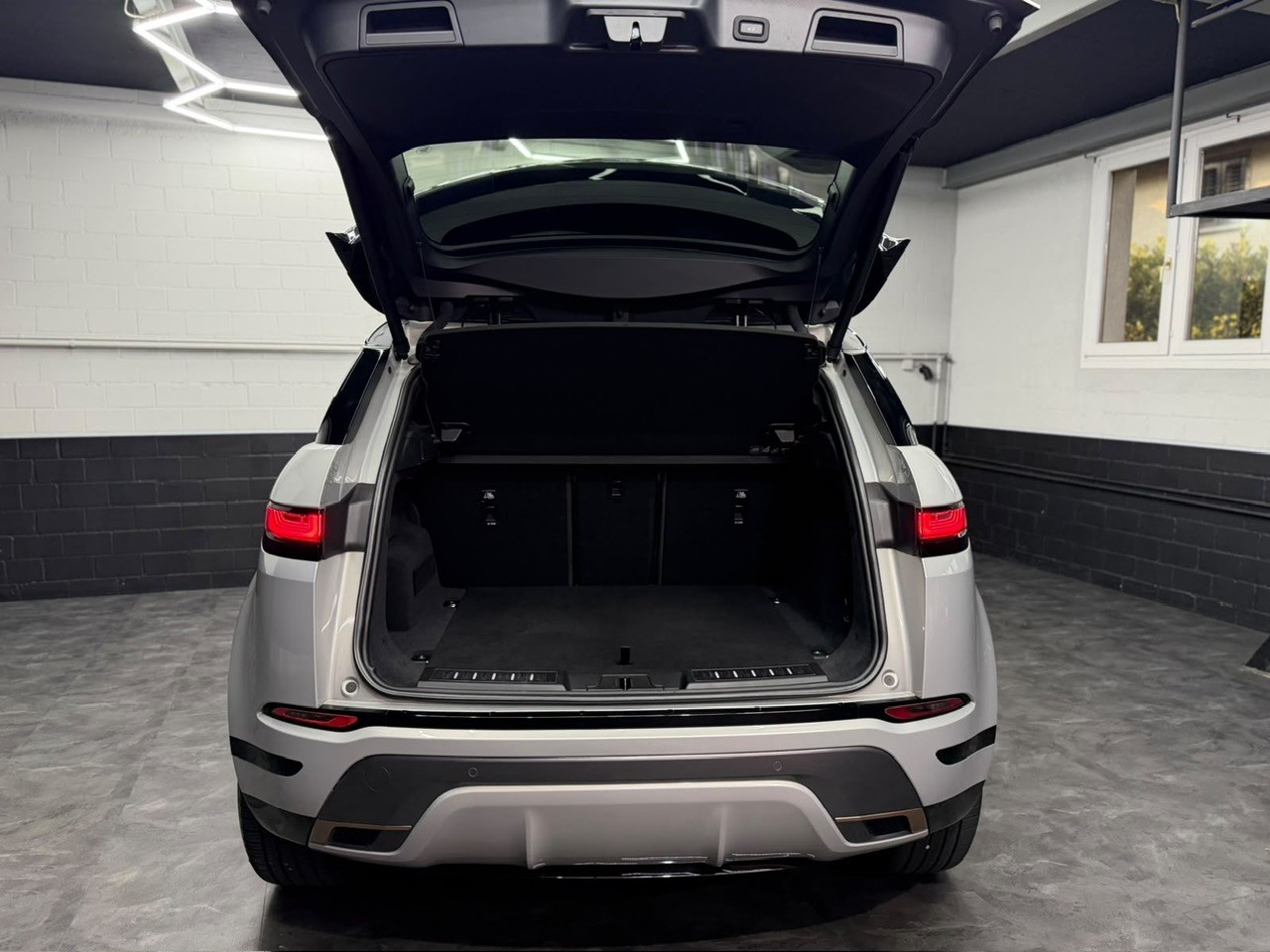 LAND ROVER Range Rover Evoque R-Dynamic P 250 HSE AT9-image-25