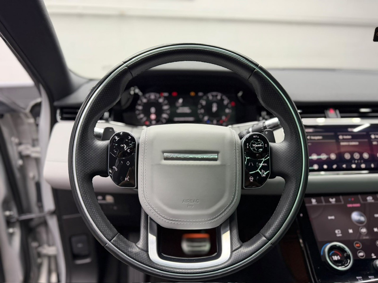 LAND ROVER Range Rover Evoque R-Dynamic P 250 HSE AT9-image-16