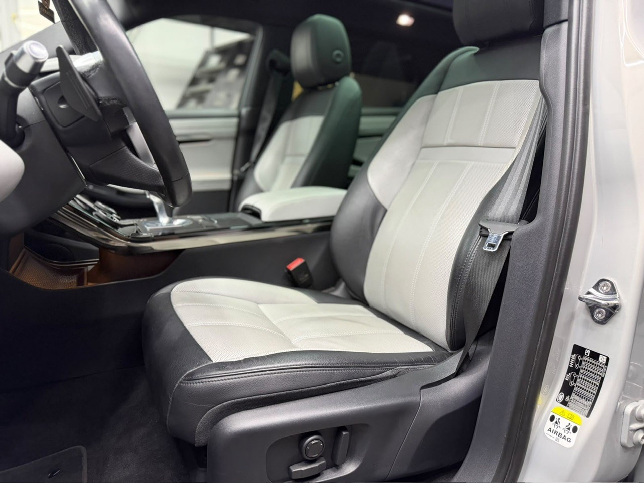 LAND ROVER Range Rover Evoque R-Dynamic P 250 HSE AT9-image-20