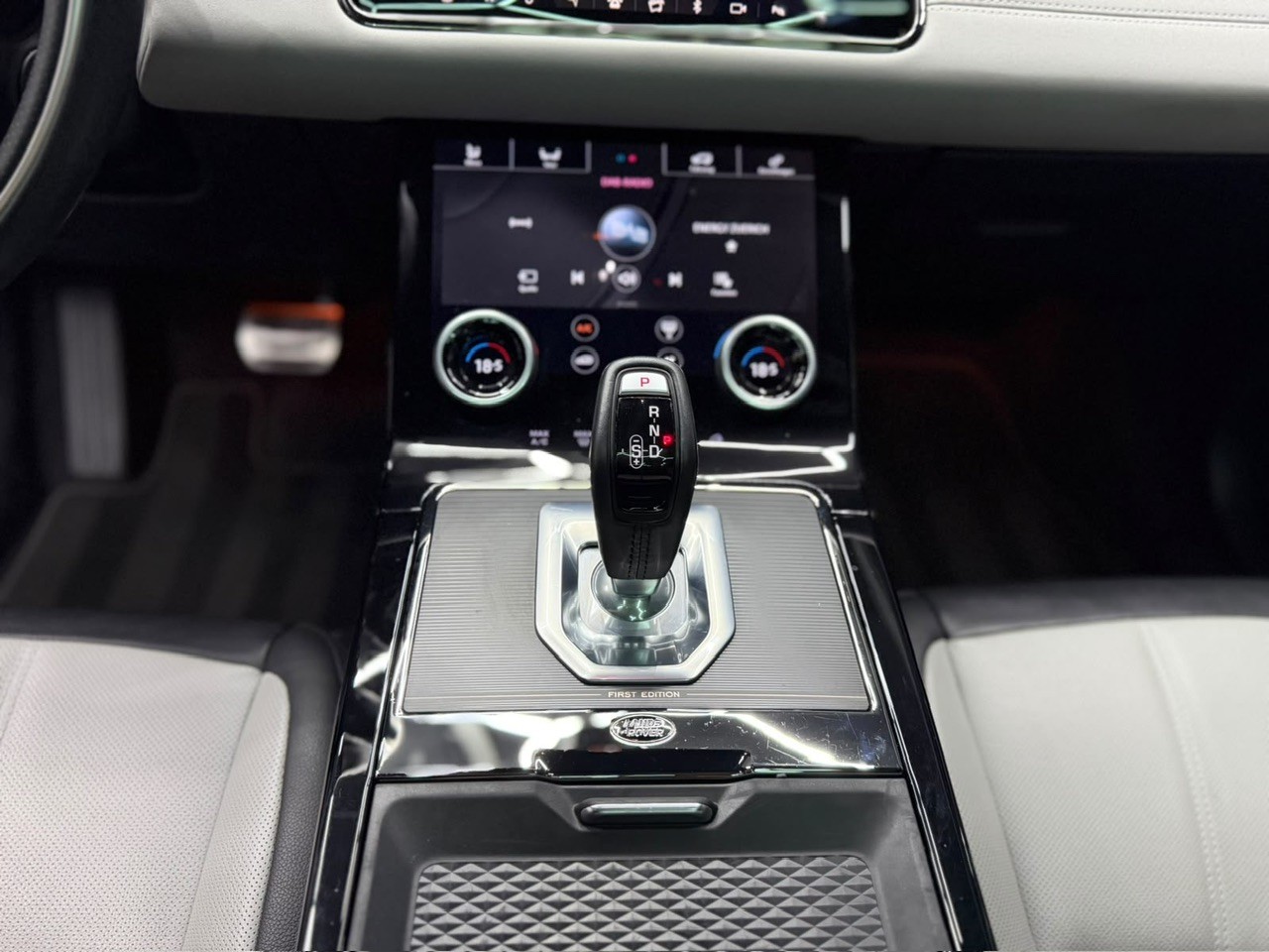 LAND ROVER Range Rover Evoque R-Dynamic P 250 HSE AT9-image-17