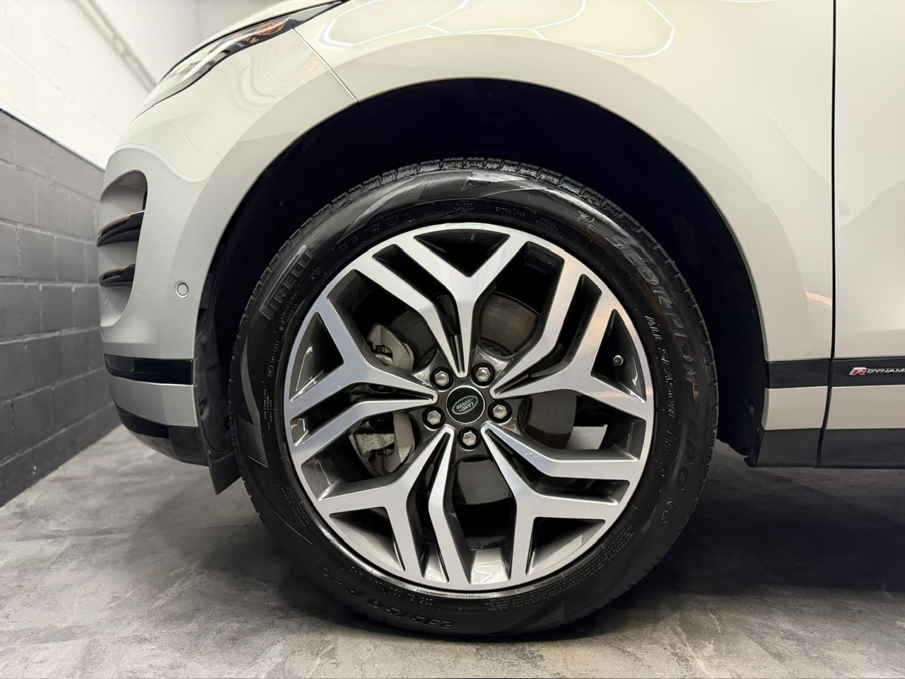 LAND ROVER Range Rover Evoque R-Dynamic P 250 HSE AT9-image-12